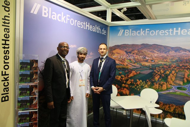 Am Folgetag: Erste Verhandlungen am Stand der Ortenau mit Khalid al Hamami vom Gesundheitsministerium der VAE | Foto: WRO