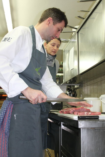 Für die Rouladen verwendet Daniel Fehrenbacher Kalbsfleisch. | Foto: Glaser