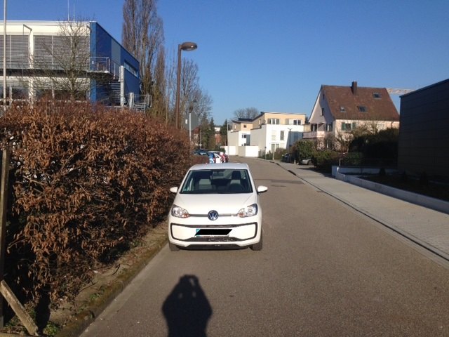 Parkplätze sind vor der Jahnhalle entstanden.