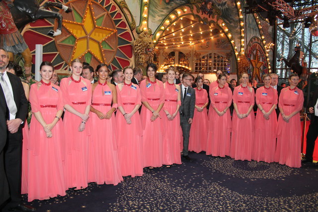 Sympathische Hostessen empfingen und betreuten die Stars beim "Radio Regenbogen Award" in Rust. | Foto: fg