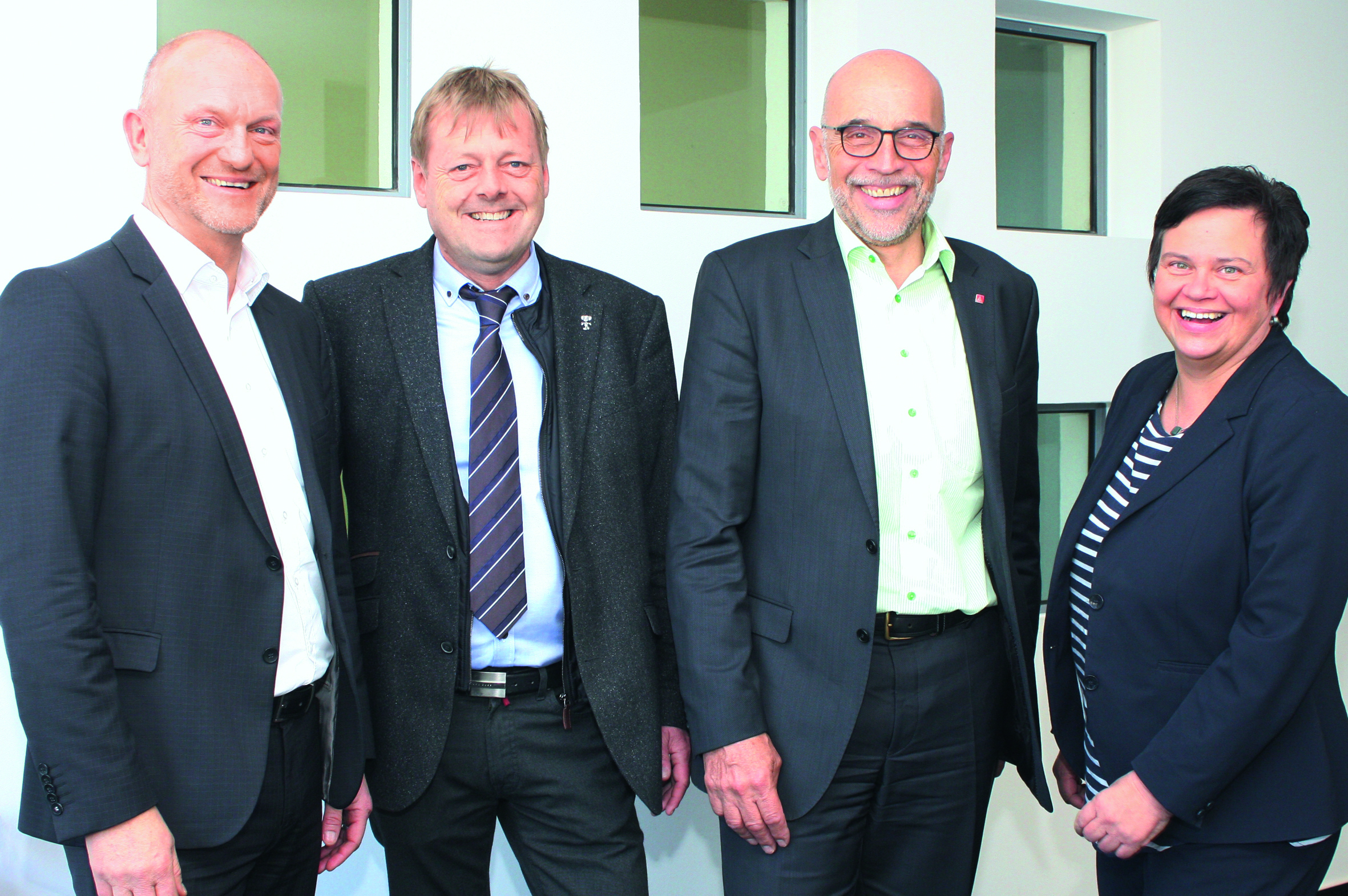 Wolfgang Schweizer (von links), Geschäftsführer der AOK Südlicher Oberrhein, Armin Schmidt und Hermann Spieß, alternierende Vorsitzende, Petra Spitzmüller, stellvertretende Geschäftsführerin