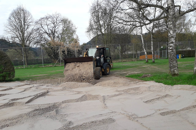 Das Beachvolleyballfeld im Oberkircher Freibad bekam neuen Sand.  | Foto: Georg Knapp/Stadt Oberkirch