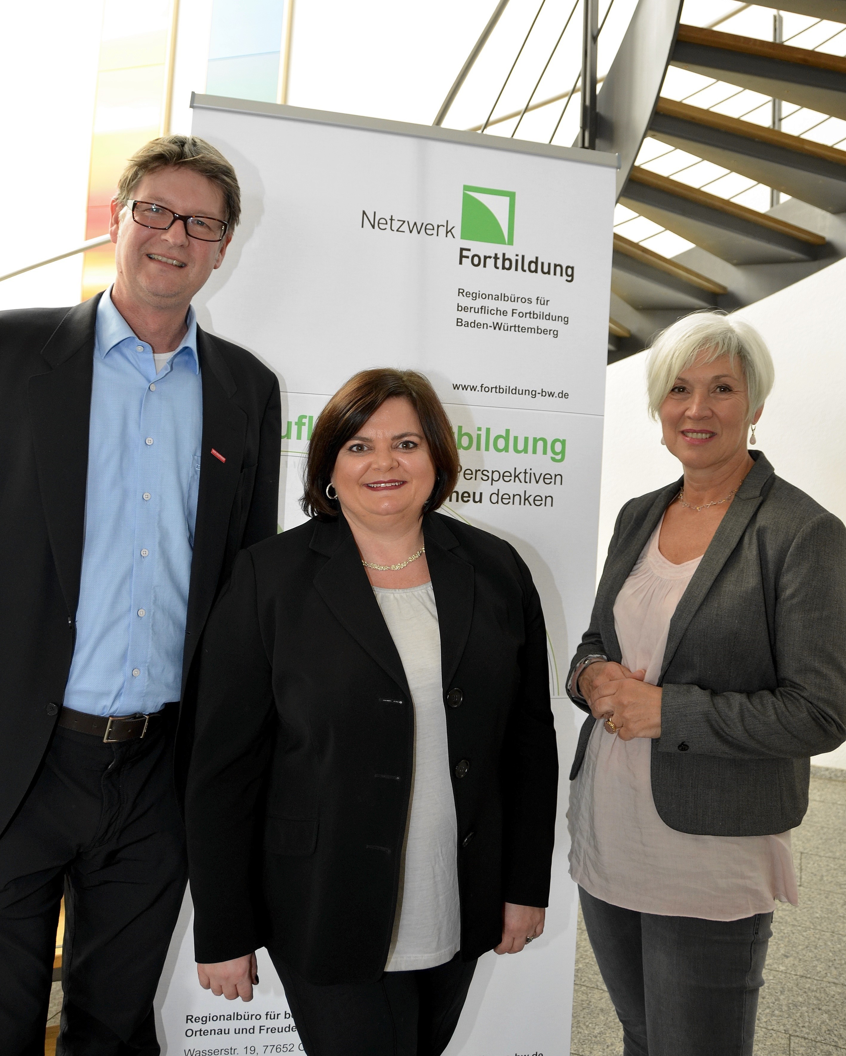 Repräsentieren das Netzwerk Fortbildung und das Regionabüro: Dr. Dirk F. Gebert, Bianca Böhnlein (Mitte) sowie Barbara Hölscher-Busam (stellvertretende Vorsitzende)