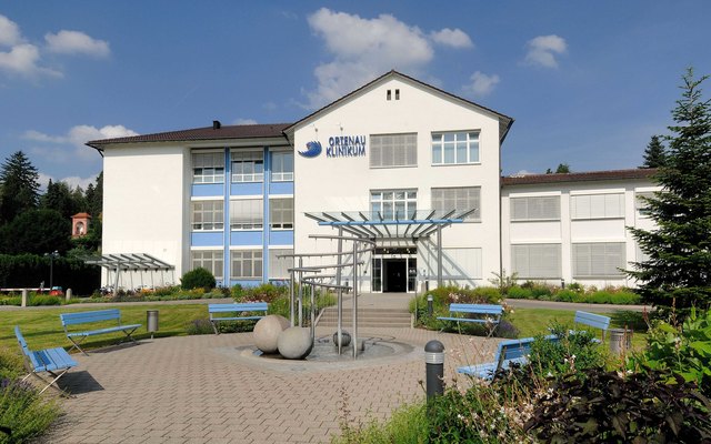 Standort Gengenbach: Hier ist die Schließung als stationäre Klinik-Einrichtung bereits politisch beschlossen. Die Abteilung der Orthopädie zieht noch in diesem Jahr nach Kehl um. Es folgen eine ambulant-stationäre Pflegeeinheit sowie ein kompaktes Angebot der stationären Heimbeatmung für Kinder sowie weitere gesundheitsnahe Angebote und Einrichtungen.