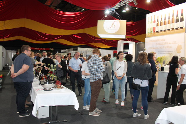 Die Weinmesse mit Spirits in Offenburg ist auch in diesem Jahr wieder ein echter Besuchermagnet.  | Foto: Glaser