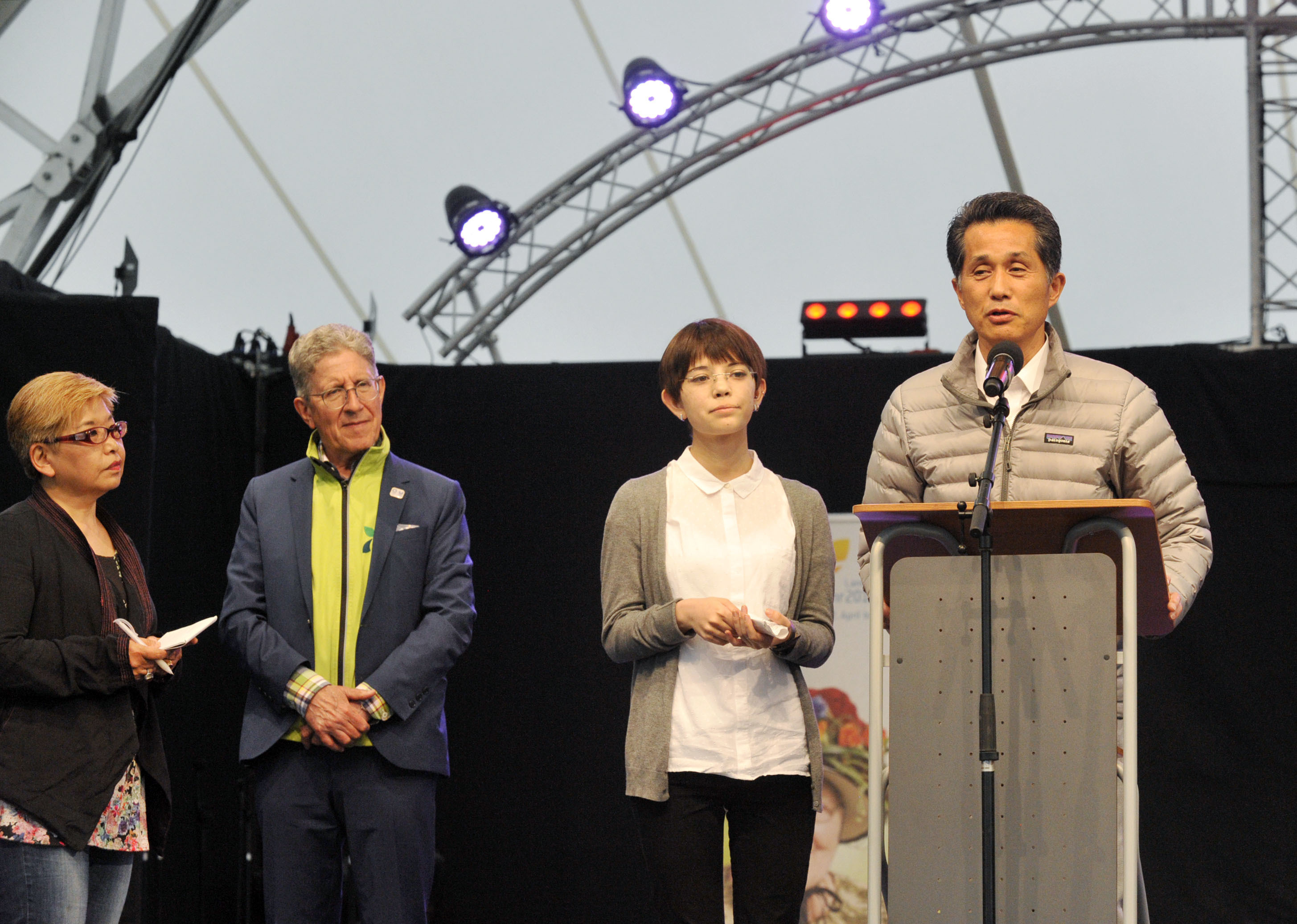 Lahrs Oberbürgermeister Wolfgang G. Müller und Amtskollege Shinju Yamaguchi aus Kasama, stellten den Gästen den Freundschaftsvertrag vor.