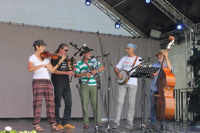 Die "Ofenrohre" unterhielten auf der Bühne beim Ettenheimtag. | Foto: Stadt Ettenheim