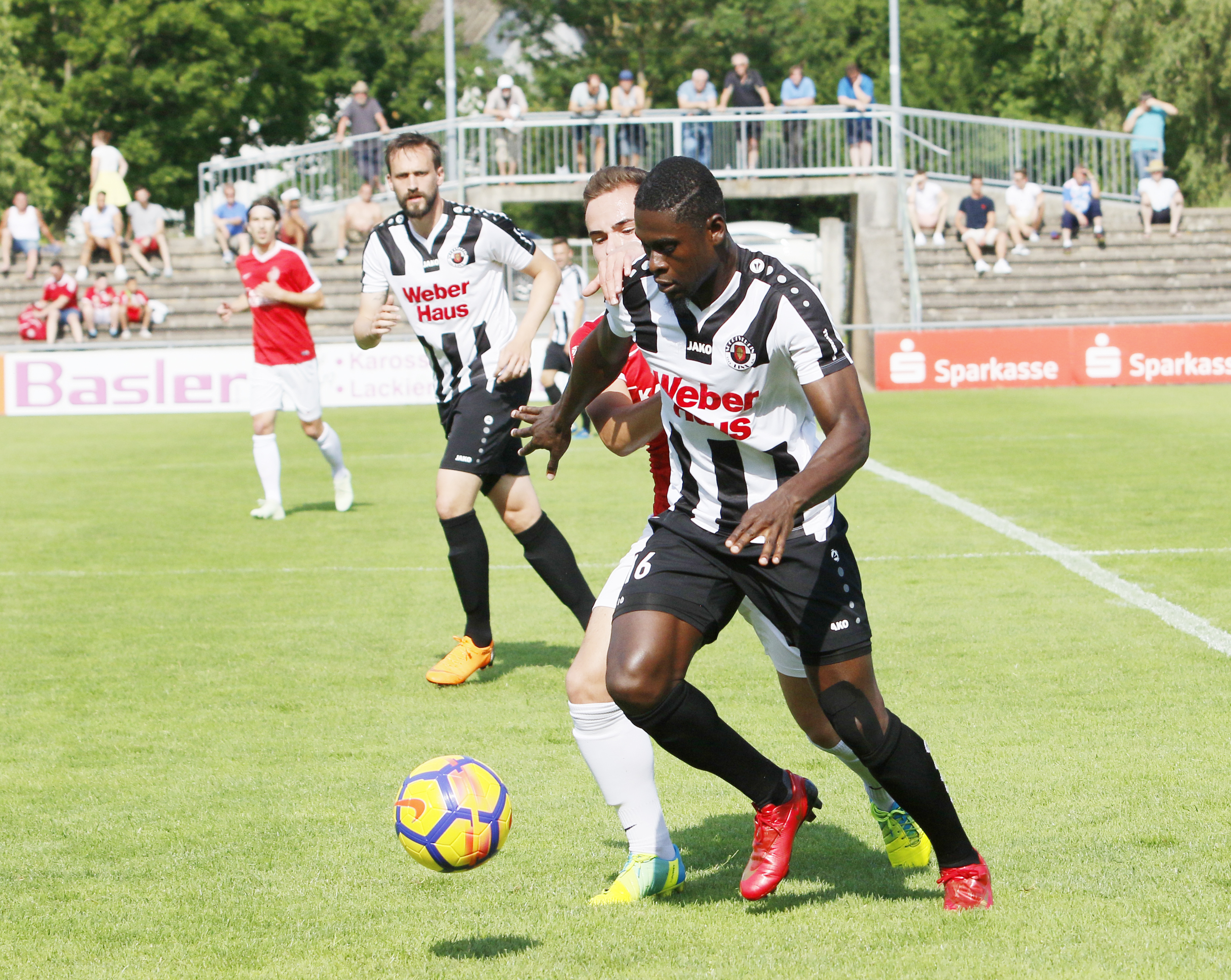 Der SV Linx, hier im Derby beim Offenburger FV, kann heute die Meisterschaft perfekt machen – ein Punkt genügt.