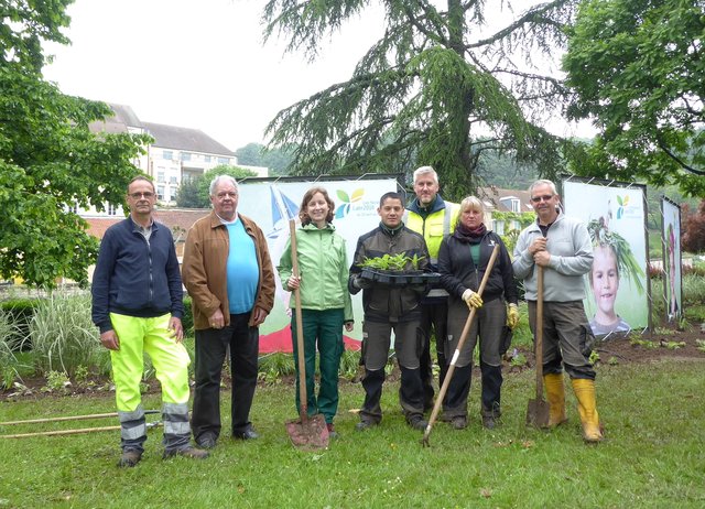 Thierry Paillet (Grünflächen Stadt Dole), Stadtrat Jean-Pierre Cuinet, Christina Volz, Jakob Maus, Markus Neugebauer, Hildegard Haas, Gery Deletoille (v. l.) | Foto: Stadt Lahr