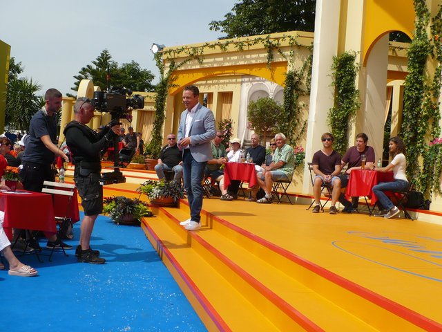 Der Mann an der Steadicam war immer ganz nah dran. So kommt Stefan Mross richtig groß raus auf dem Bildschirm. | Foto: Jäger