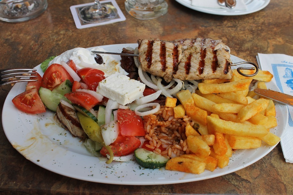 Griechisches Essen ist hierzulande sehr beliebt.