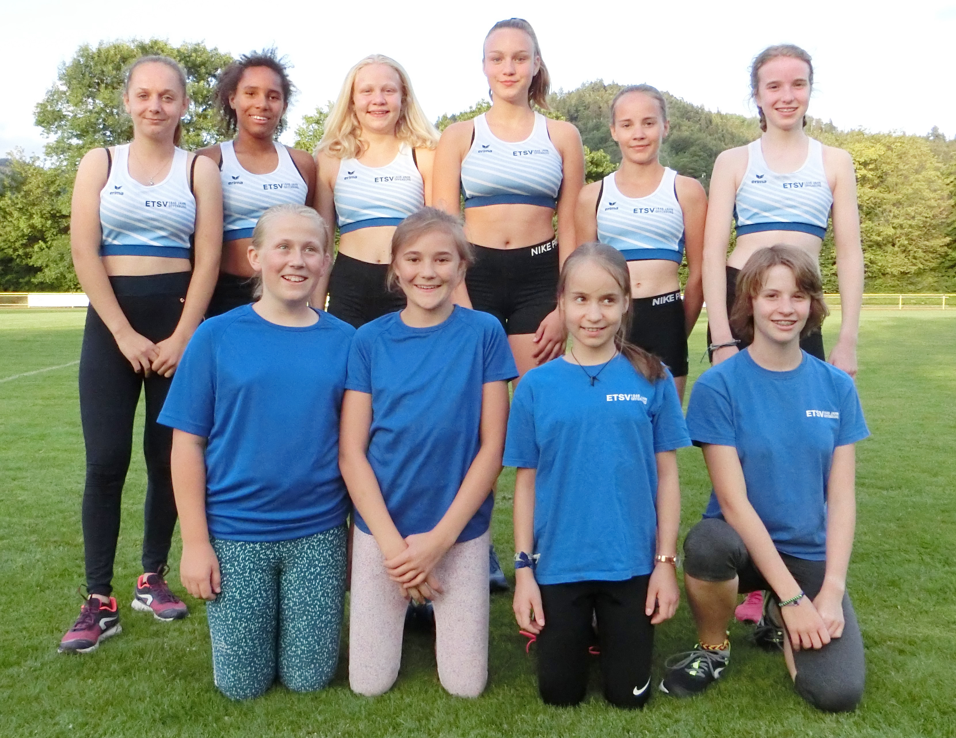 Foto hintere Reihe von links: Lea Groß, Vanda Skupin-Alfa, Pia Ammann, Leni Aupperle, Rebecca Grunwald und Iris Bergen. Vordere Reihe von links: Edda Kahlau, Maya Rauhe, Katharina Lux und Mariella Michalik
