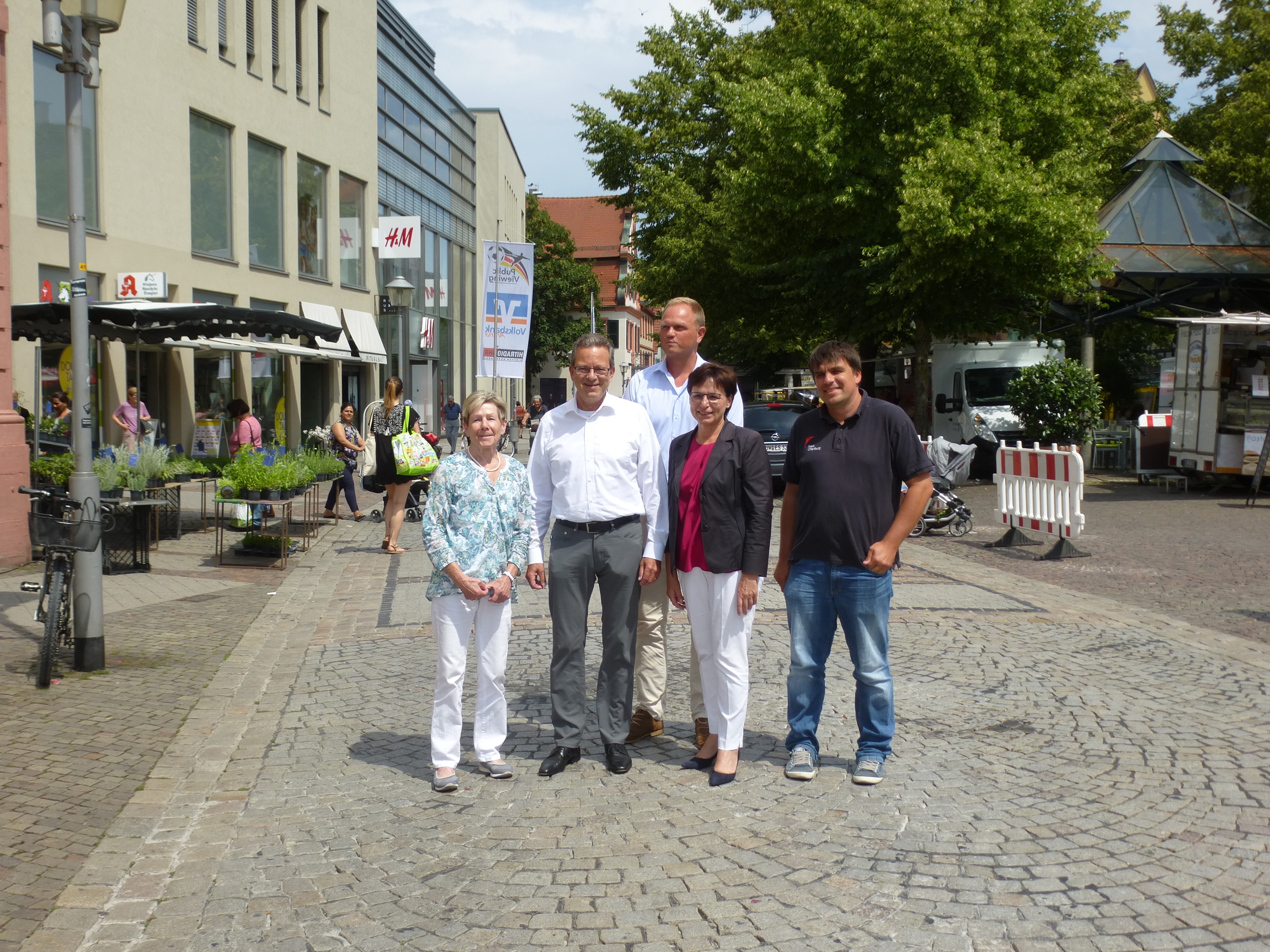 Wollen Offenburg wieder gemeinsam voranbringen (v. l.): Anita Basler (City Partner), Achim Kirsche, neuer Geschäftsführer City Partner, Vorsitzender Alexander Zemlin, Oberbürgermeisterin Edith Schreiner und Stadtmarketing-Leiter Stefan Schürlein.
