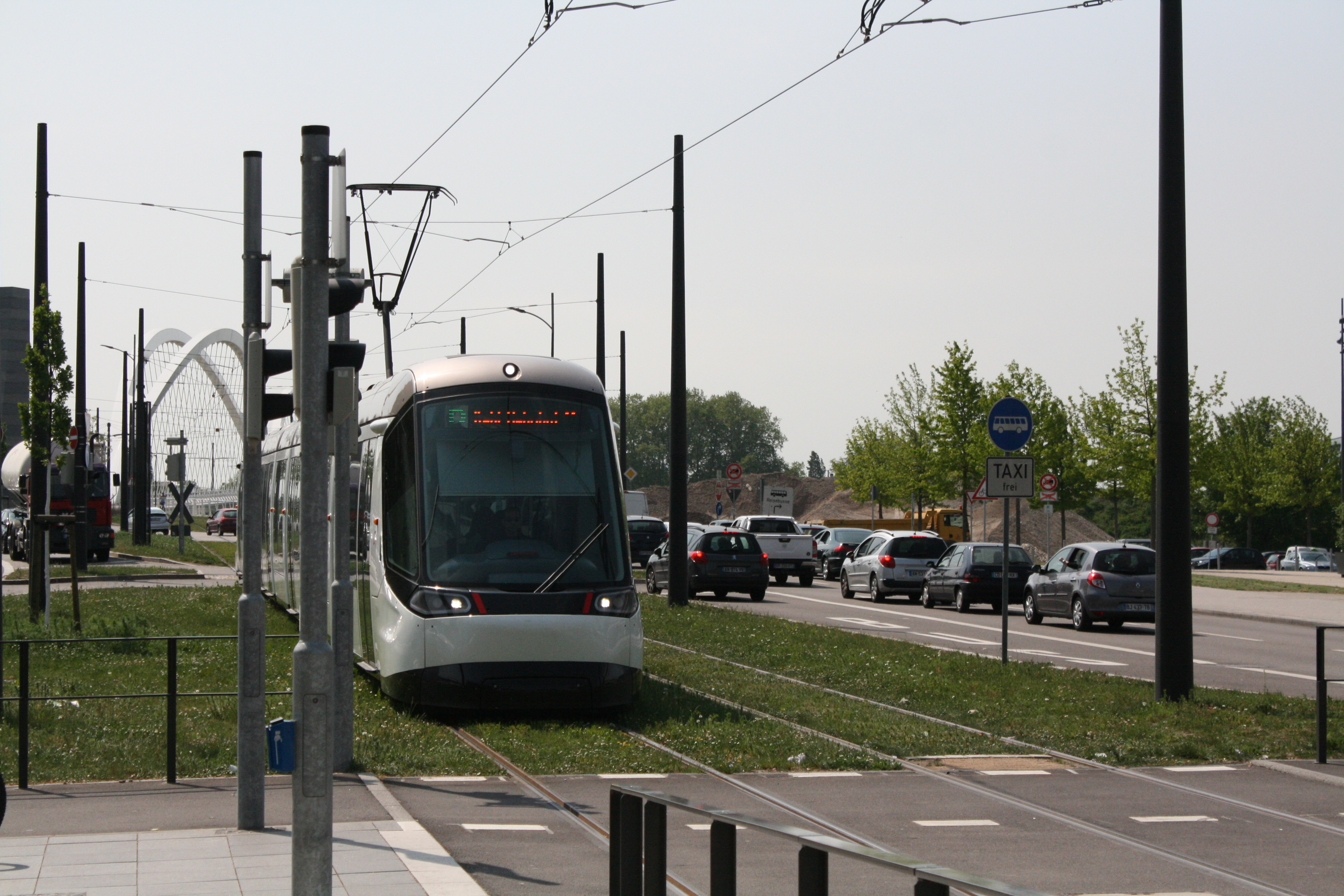 Die Tramlinie D wird - wie alle Straßenbahnlinien - während des Feuerwerks am 14. Juli zwischen 18 bis 23.15 Uhr eingeschränkt verkehren.