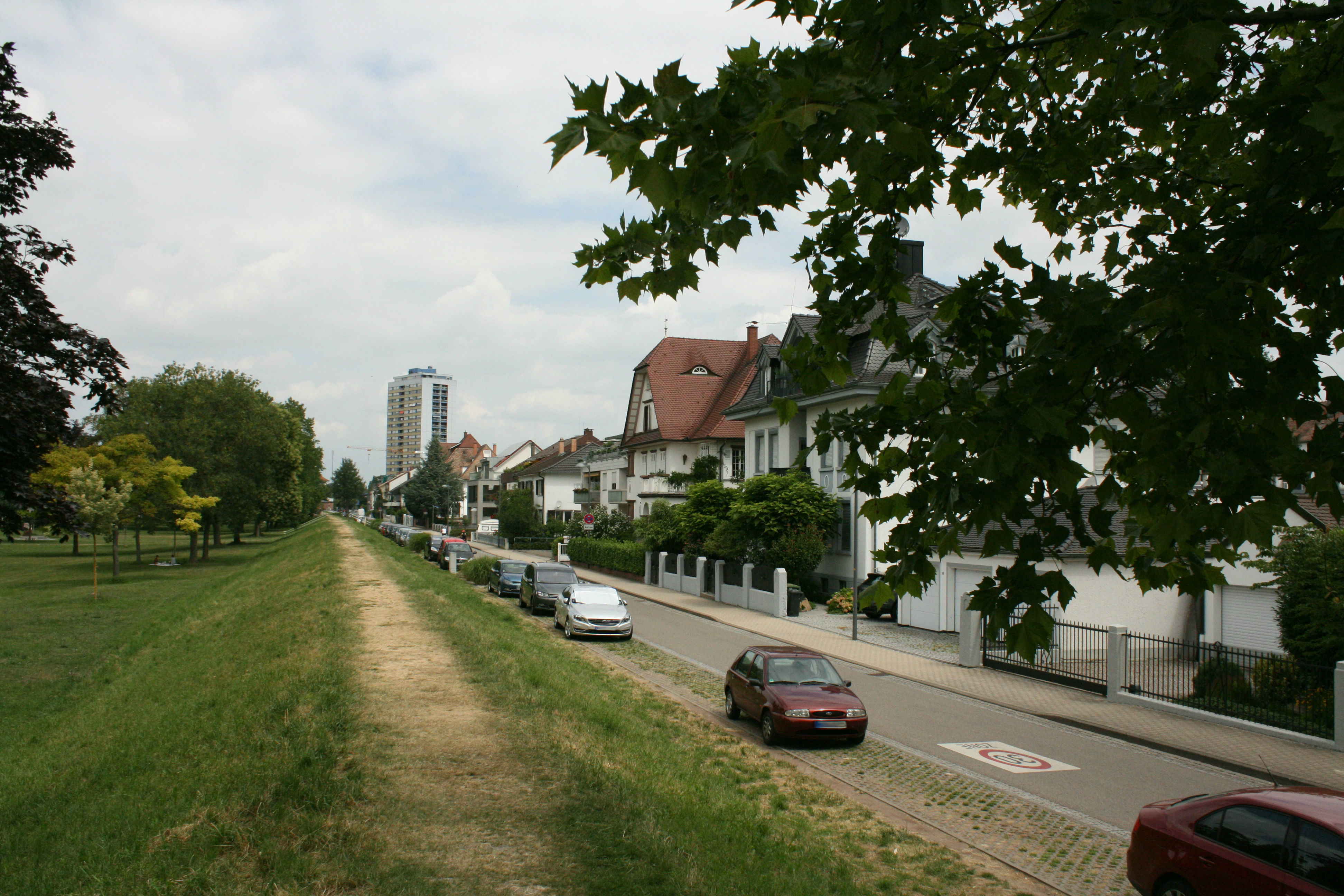 Die Zufahrtsstraßen zur Kehler Insel werden wegen der Übertragung des WM-Finales im Garten der zwei Ufer am Sonntag, 15. Juli, gesperrt.