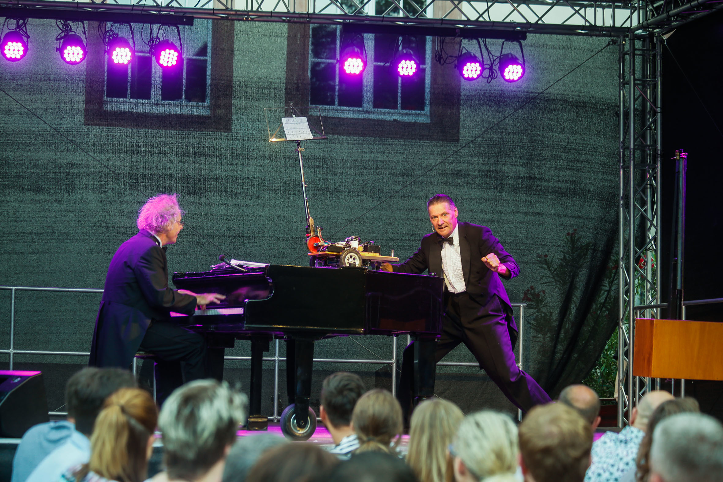 Stenzel und Kivits geben "unmögliche" Konzerte – Comedy mit Klavier- und Singakrobatik der Extraklasse.
