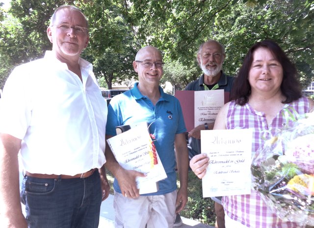 Ehrungen: Von li nach re: Präsident Volker Schiemenz, Matthias May (Ehrennadel in Silber), Klaus Erdmann (Ehrenmitglied),
Edeltraud Schatz (Ehrennadel in Gold)