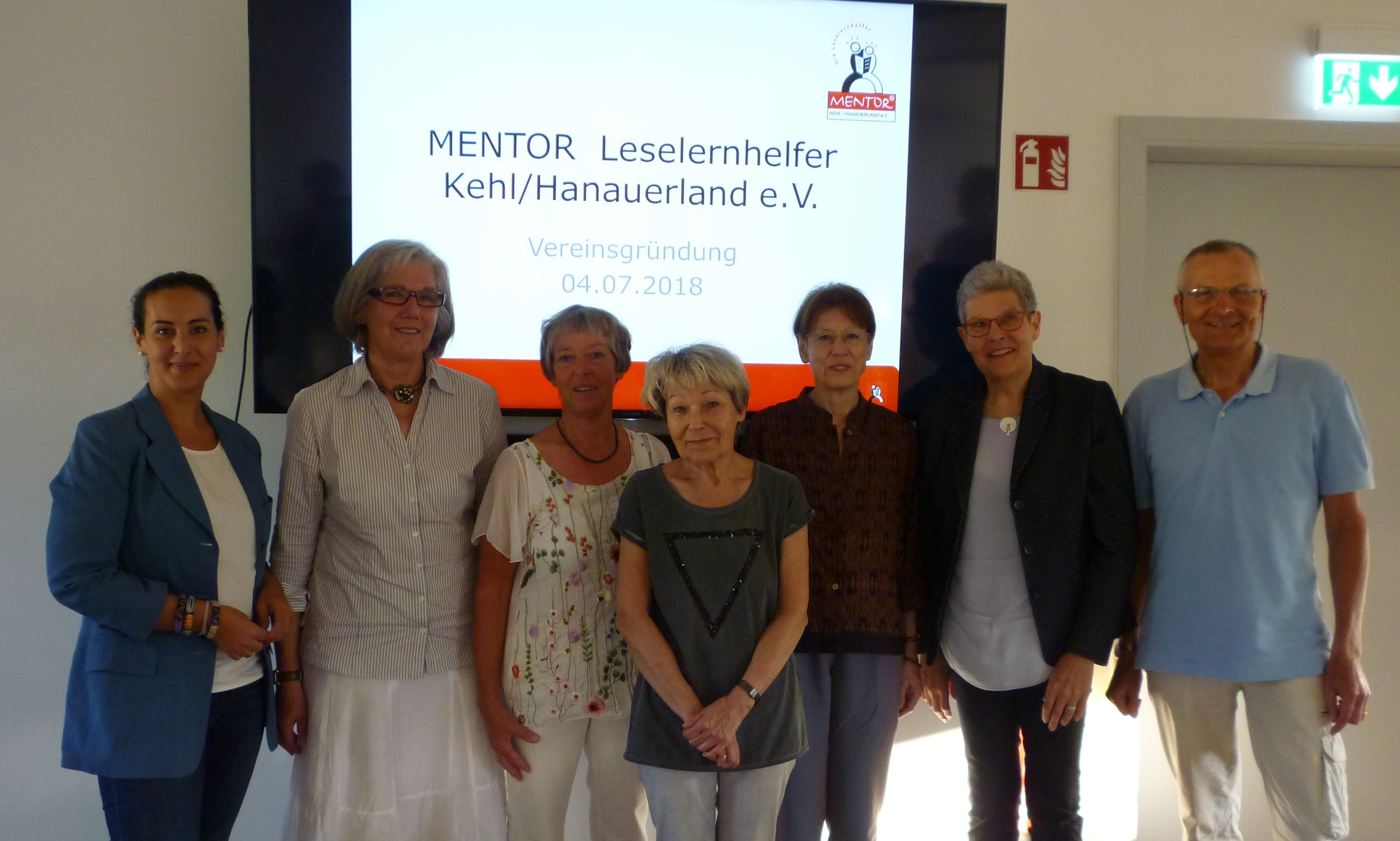 Die Gründungsmitglieder der "MENTOR"-Leselernhilfer in Kehl-Hanauerland sind (von links) Jannate Hammerstein, Christiane Meyer, Gudrun Stapenhorst, Margot Fischer-Hoinkes, Ulrike Bokelmann, Marianne Steinmüller und Norbert Waizmann.