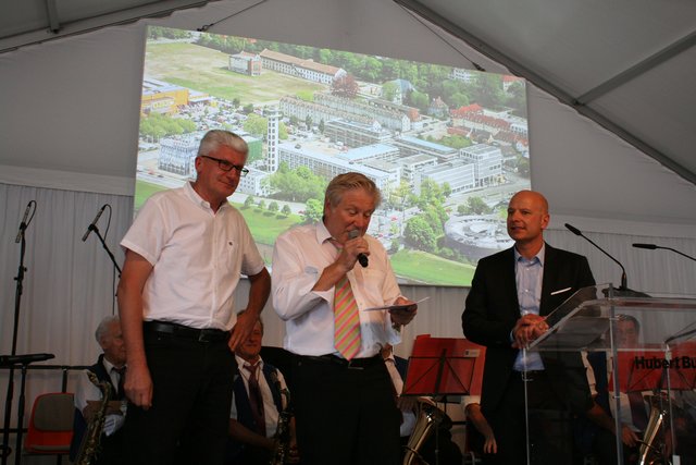 Fred Gresens," GEMIBAU", Moderator Jess Haberer und Thomas Ganter, Hurrle Immobilien stellten das neue Quartier vor (v. l.). | Foto: gro