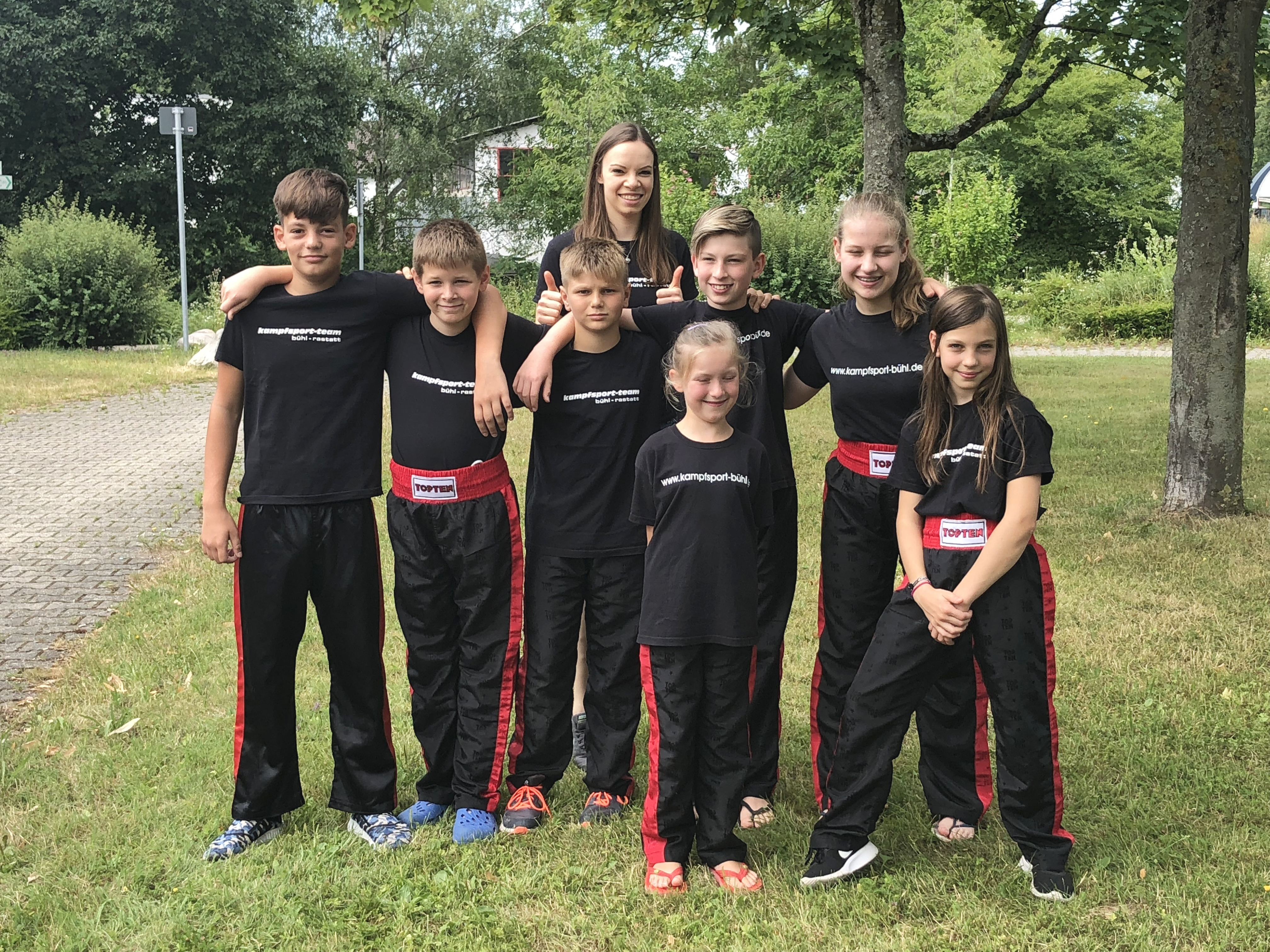Von links: Labinot Stublla, Luka Radic, Max Lorenz, Melina Lorenz, Emilian Lorenz, Fabienne Braun, Enrica Graf und hinten Coach Jenny Dahlström.