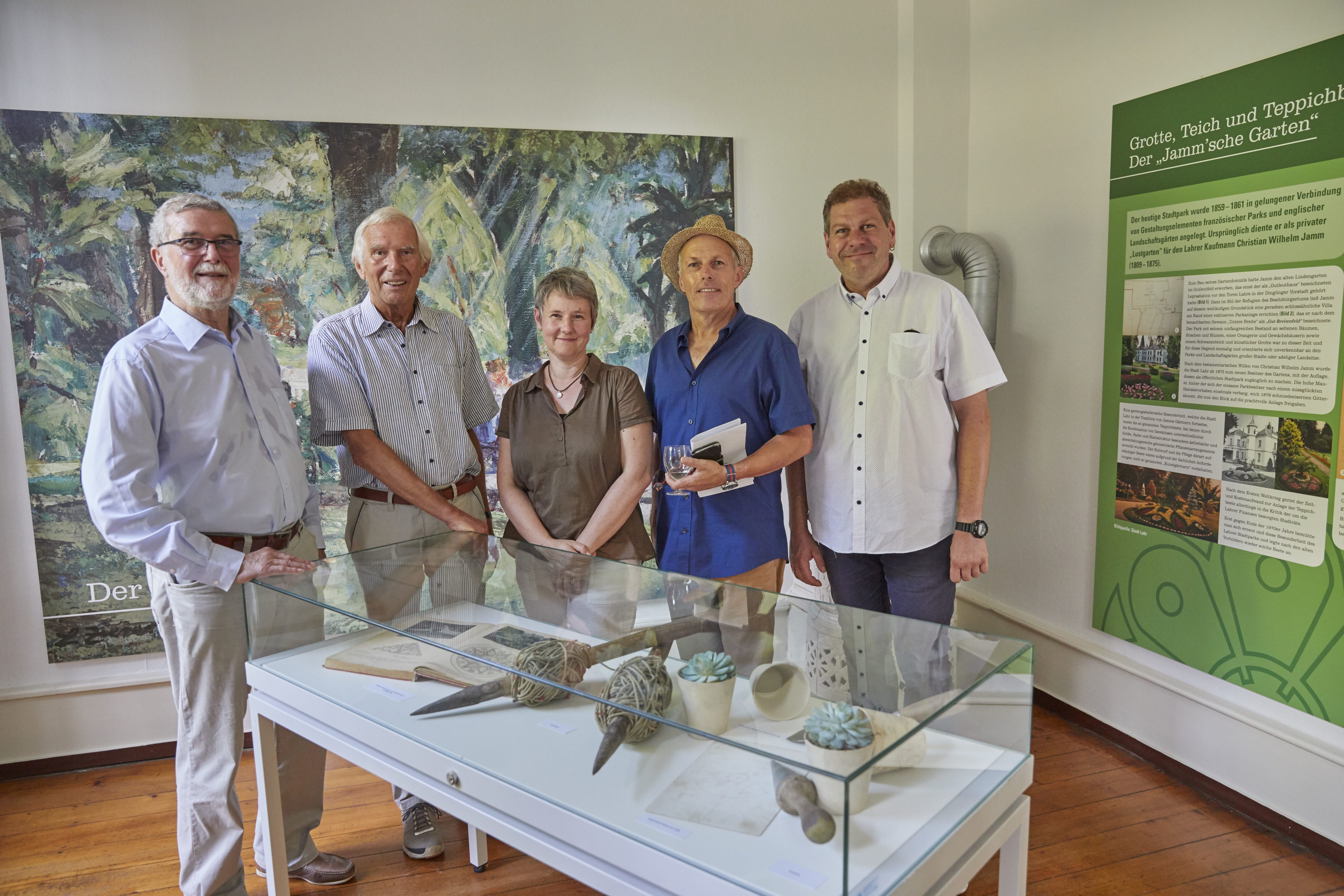 Ausstellungseröffnung in der Villa Jamm (v. l.): Reinhard Teufel, Lothar Zierer, Doris Schneider, Richard Sottru, Niklot Krohn