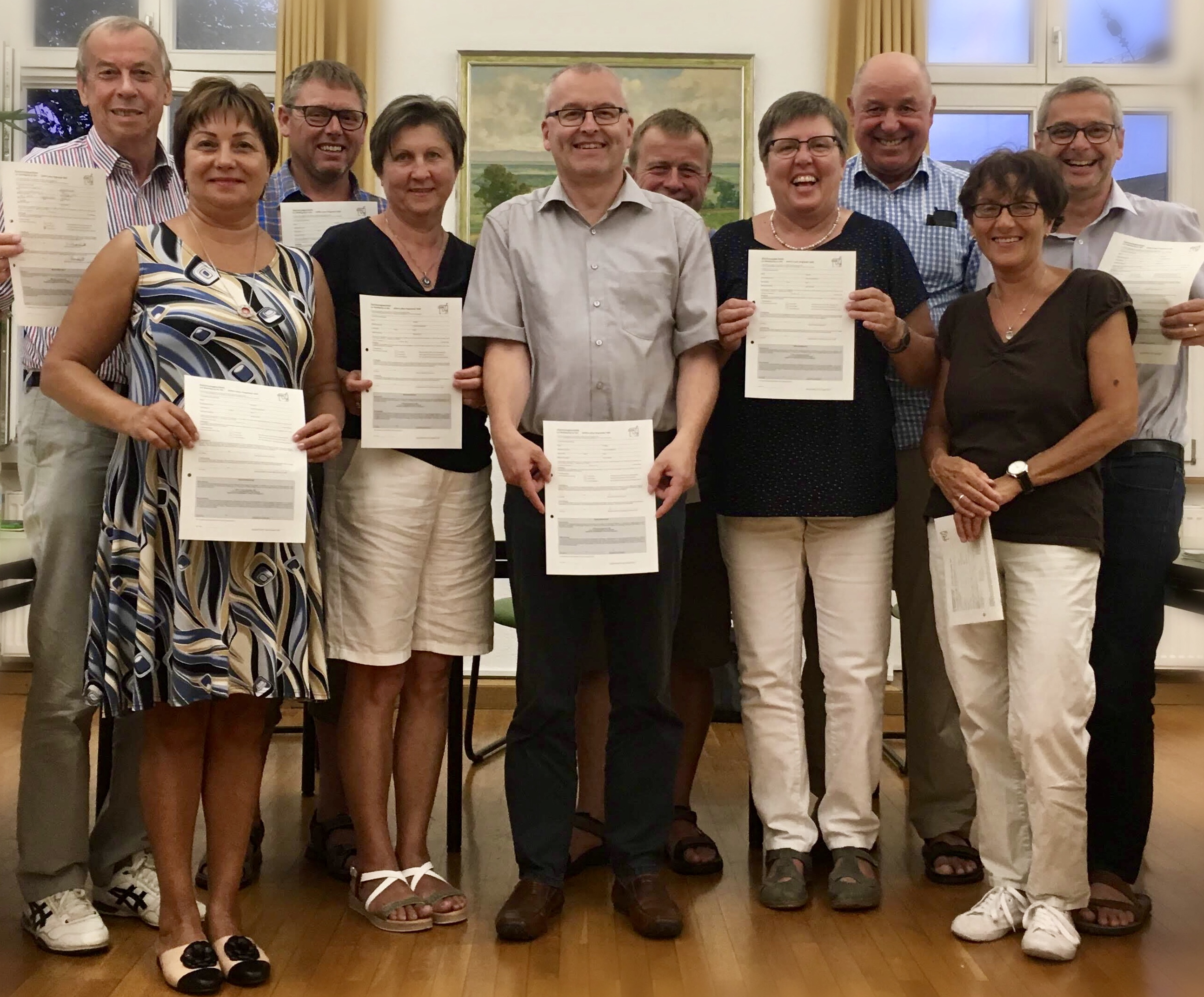 Ortschaftsratsmitglieder haben Zeichnungsscheine gezeichnet.