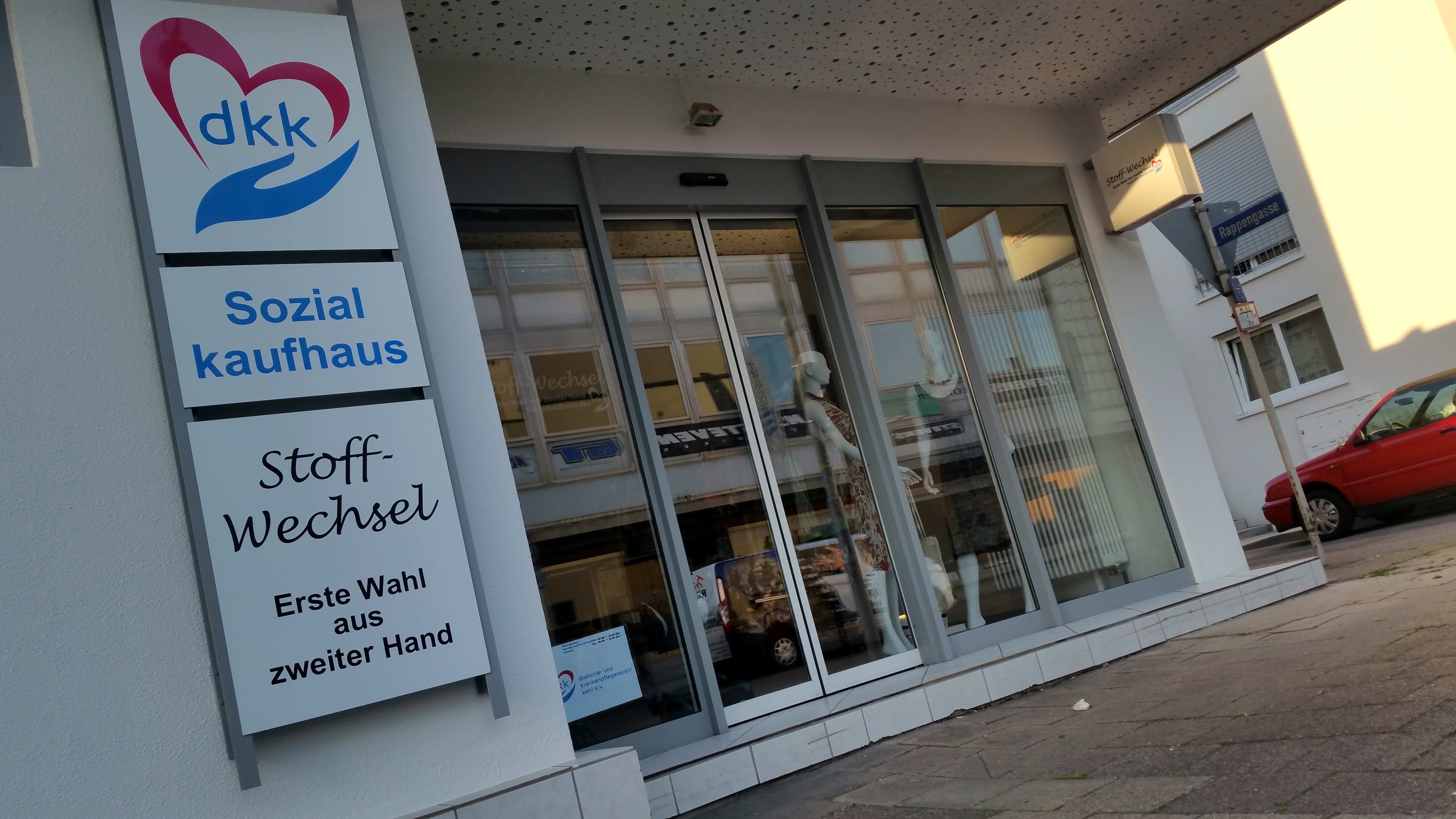 Im Sozialkaufhaus "Stoff-Wechsel" in Kehl steht seit zwei Wochen ein Rollator, den eine Kundin vergessen hat.