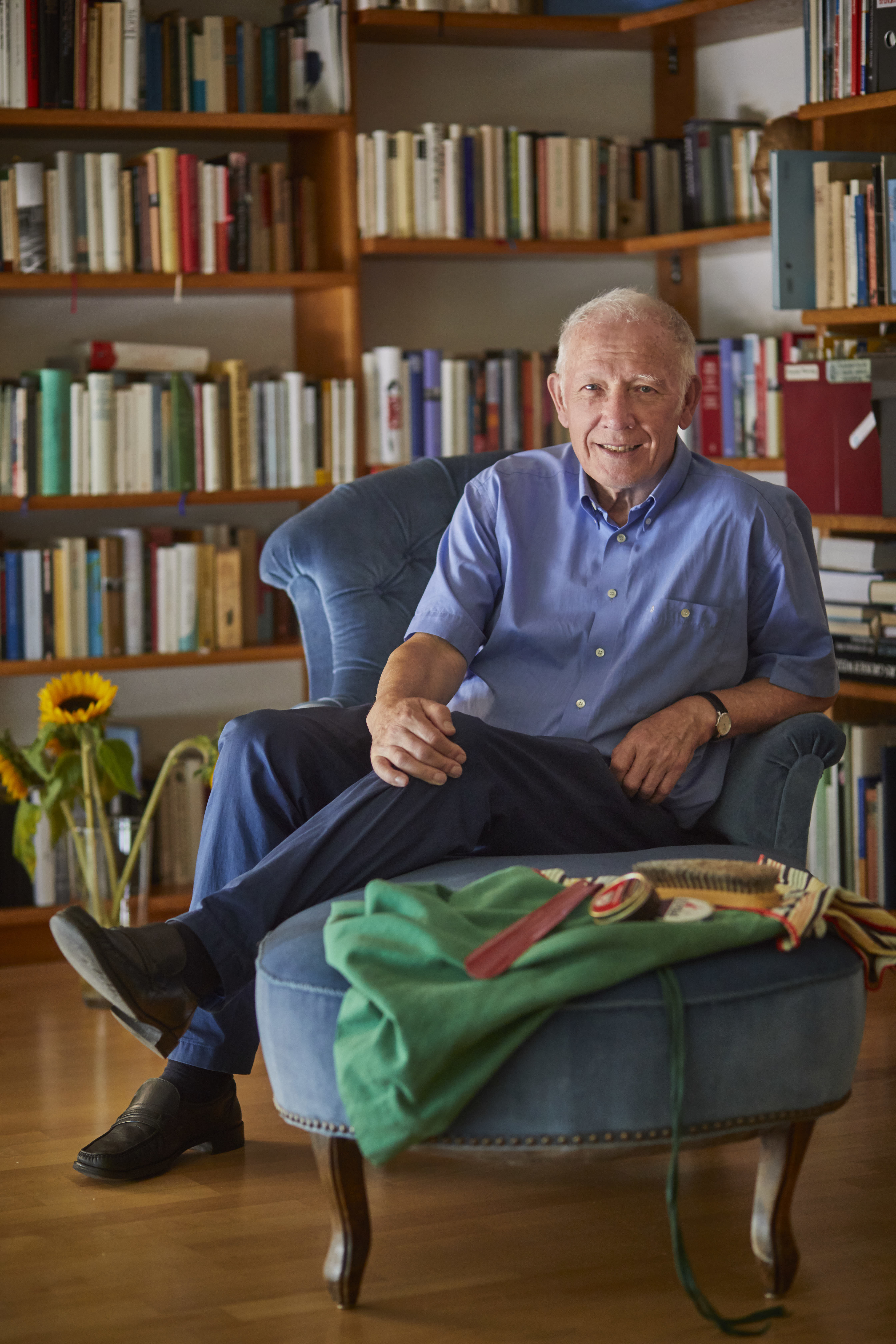 Gernot Joerger ist promovierter Jurist, Autor und in Sachen Schuhe Selbstputzer. Über Letzteres hat er nun ein Büchlein geschrieben. Foto: Michael Bode