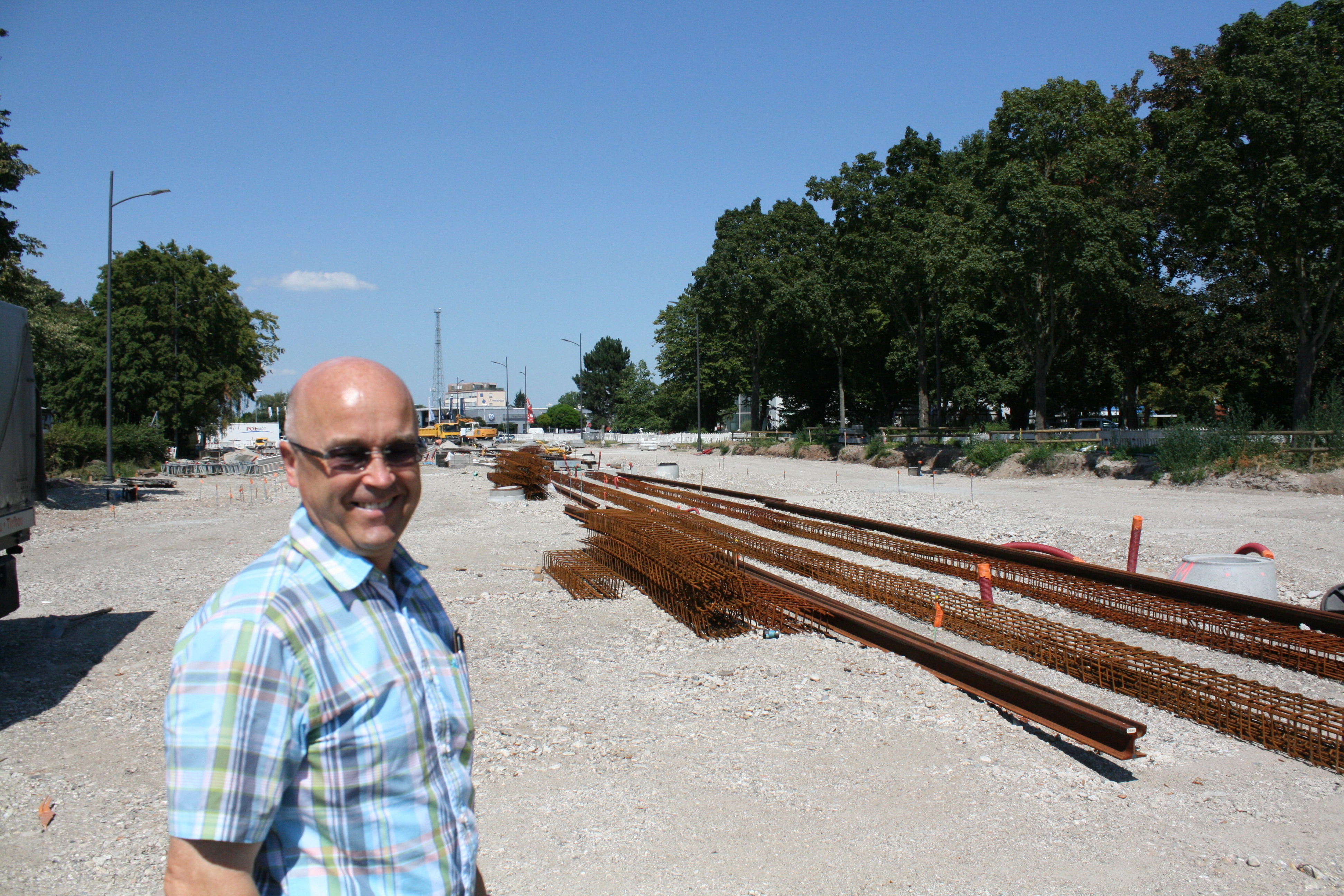 Hat auf der Baustelle für die Verlängerung der Straßenbahn alles im Griff: Michael Knopf.