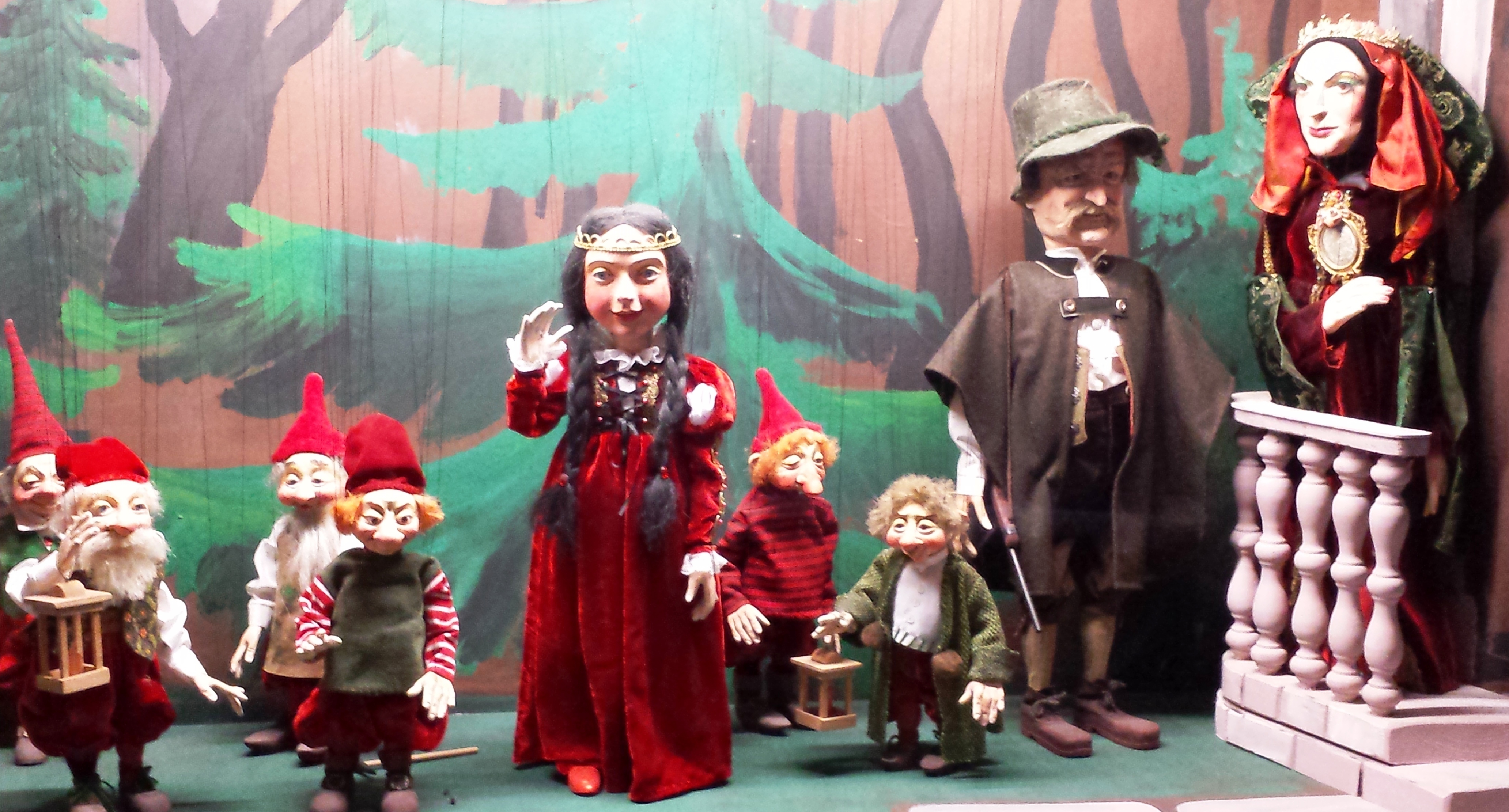 Schneewittchen ist in Lohr als Marionette, als Skulptur oder live beim Kulturspaziergang zu erleben.
