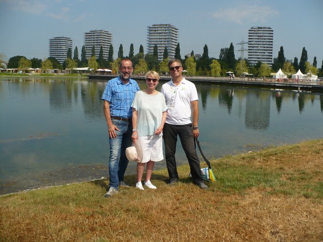 Gartenexperte Volker Kugel, Annette Burger (SWR) und Geschäftsführer Tobias de Haën freuten sich über die interessierten Fragen. | Foto: Dagmar Jäger