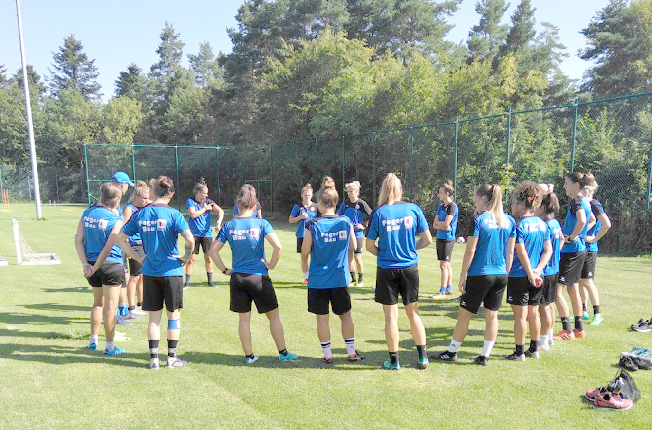 Aufmerksam und konzentriert: die Sander Frauen im Trainingslager.