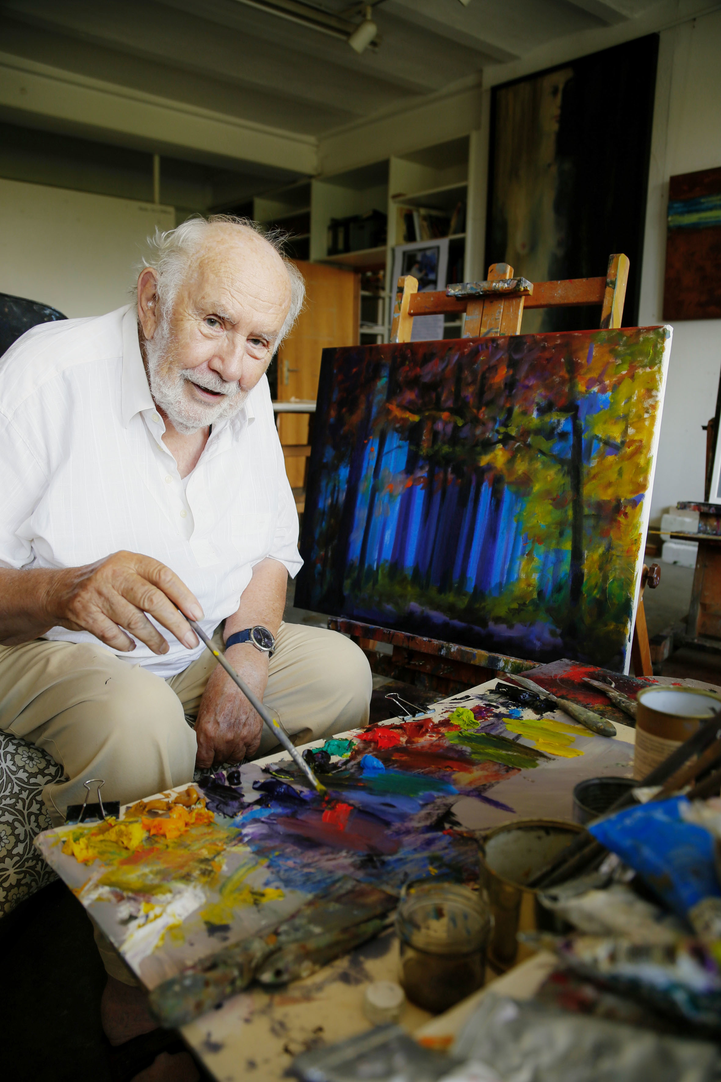 Heute feiert der Maler Kurt Bildstein seinen 90. Geburtstag. Das Waldbild hat er für seine nächste Ausstellung in Kenzingen gemalt.