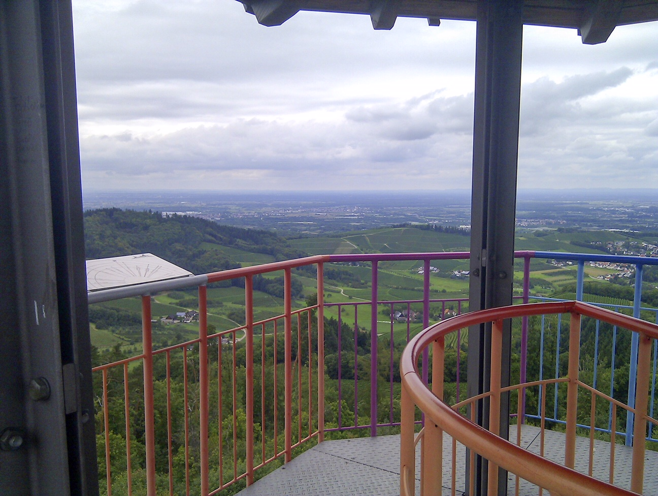 20 Meter über der Erde öffnet sich der wunderbare Blick über die Rheinebene.