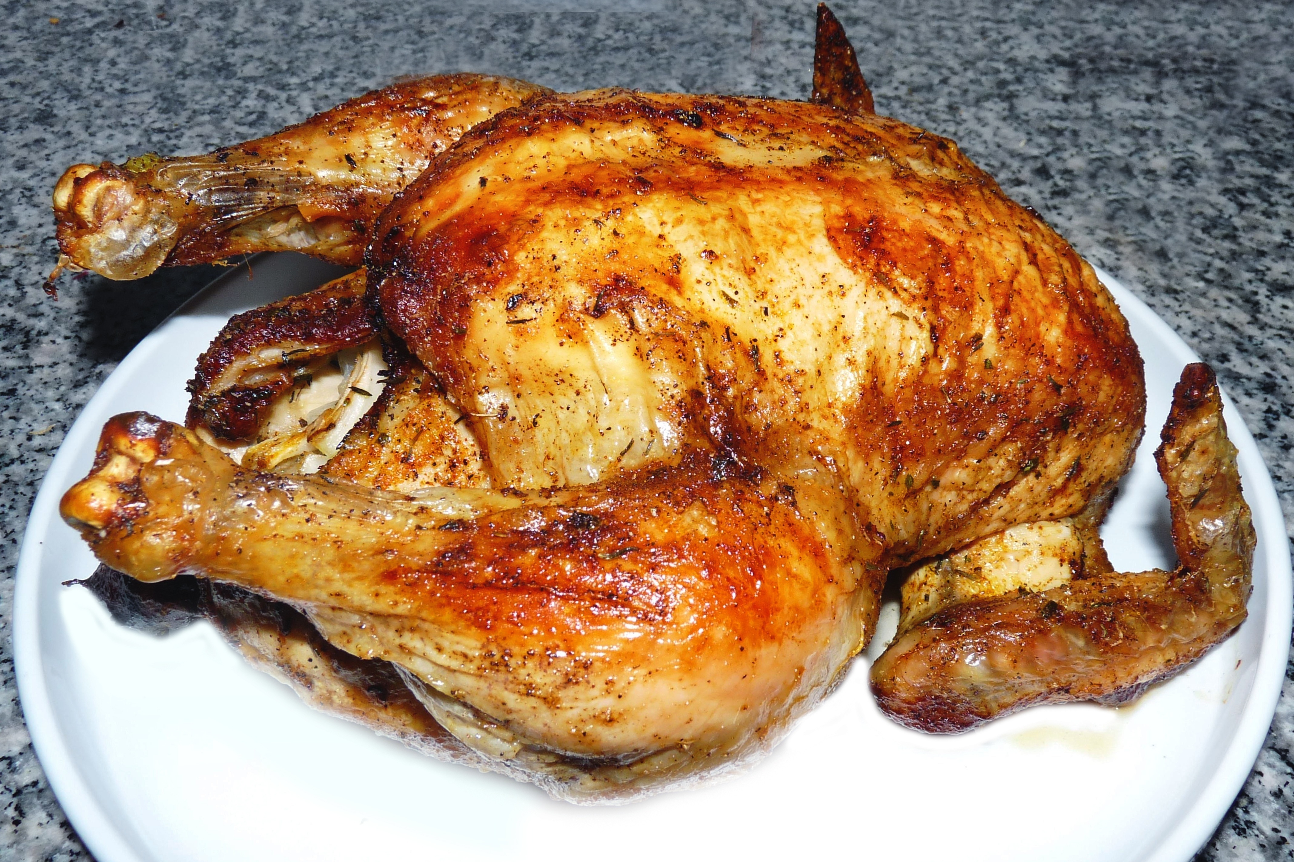Ein saftiges Brathähnchen wird nicht nur von Kindern gerne gegessen.