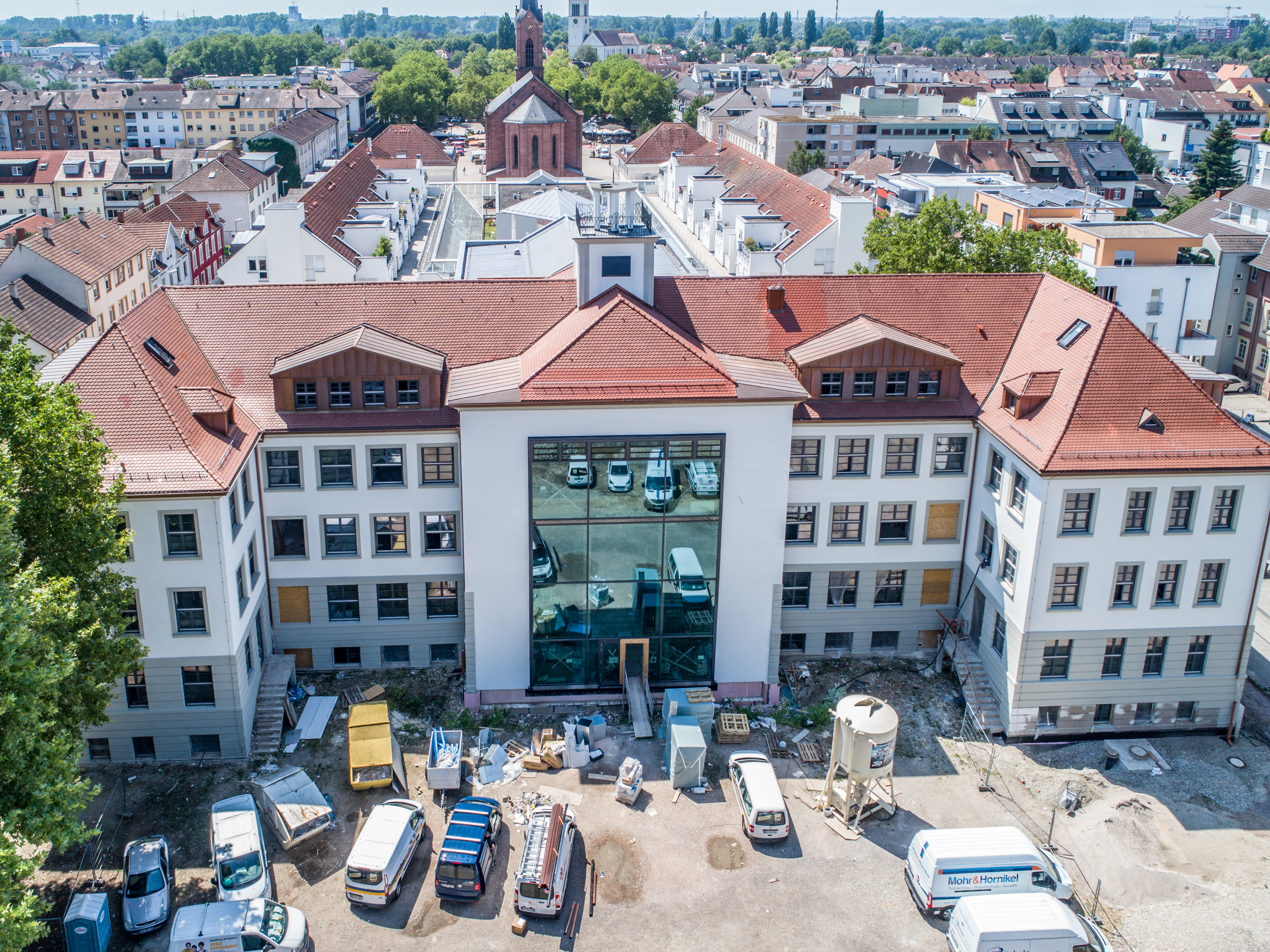 Blick von oben auf das neue Kulturhaus in der ehemaligen Tulla-Realschule