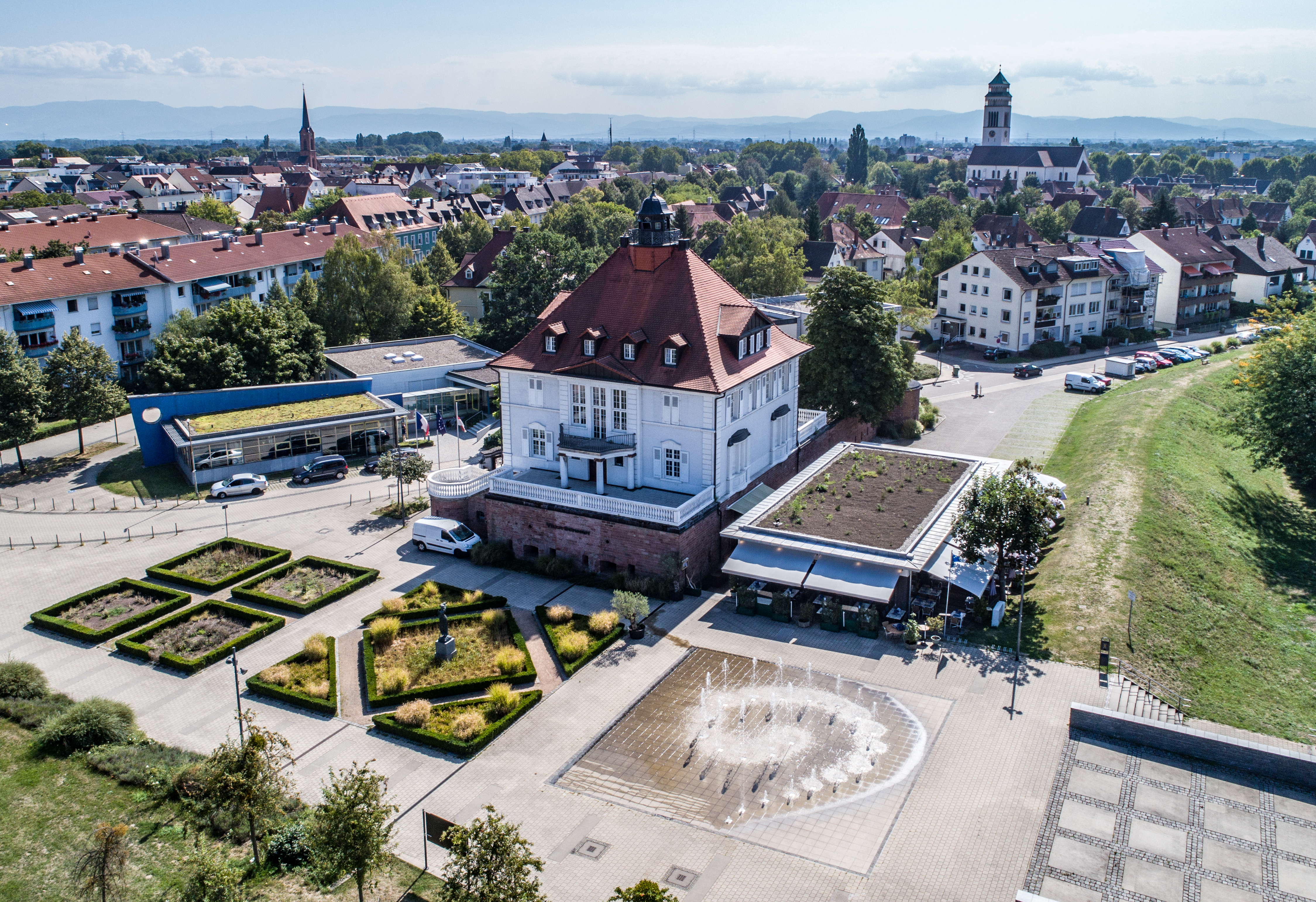 Ein möglicher Trauungsort: die Villa Schmidt am Rhein
