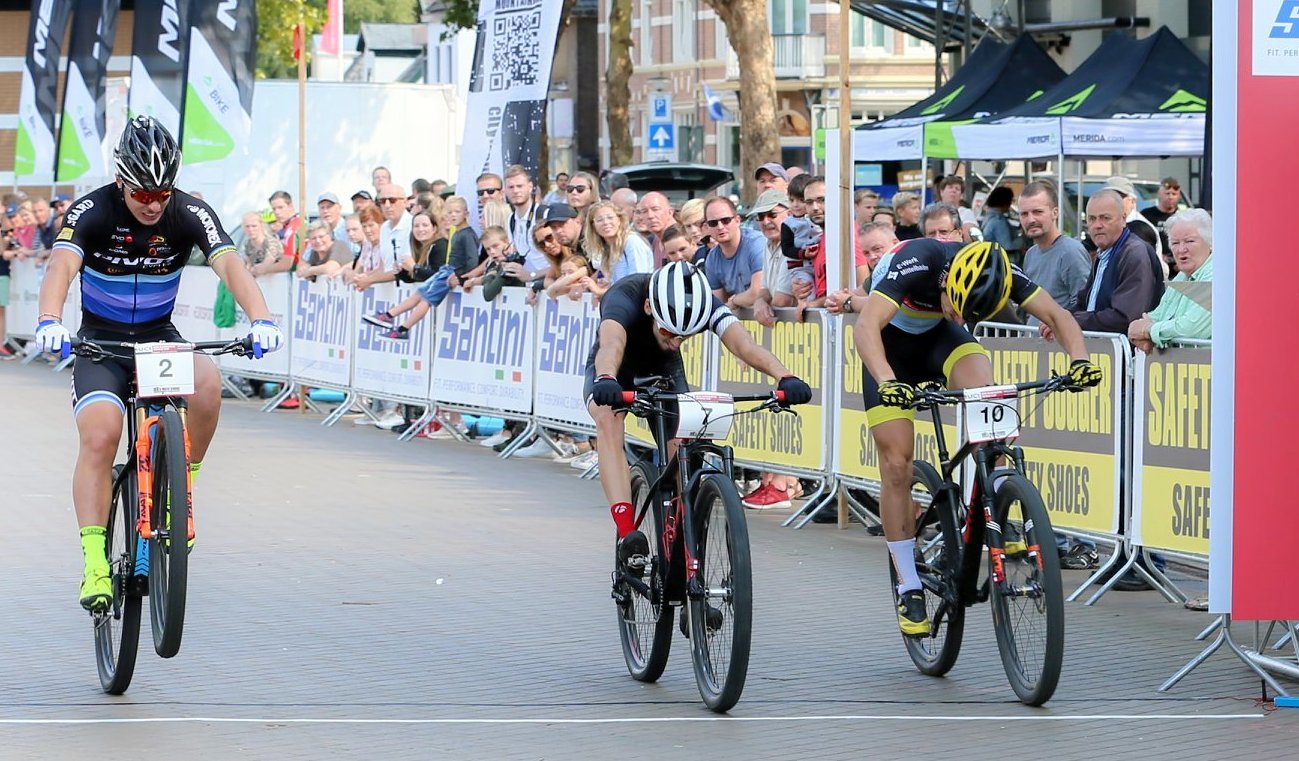 Felix Klausmann (rechts) zog beim Foto-Finish den Kürzeren.