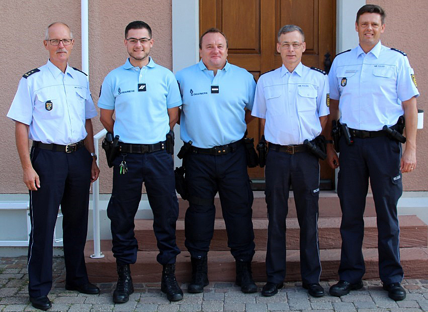 Arbeiten eng zusammen (v. l.): Joachim Metzger (Leiter der Direktion Polizeireviere beim Polizeipräsidium Offenburg), Gendarme Maxime Hoffarth, Adjudante Frederik Cherdon, Berthold Moser (stellvertretender Leiter des Polizeireviers Lahr), Martin Baumann (Leiter Polizeiposten Rust)