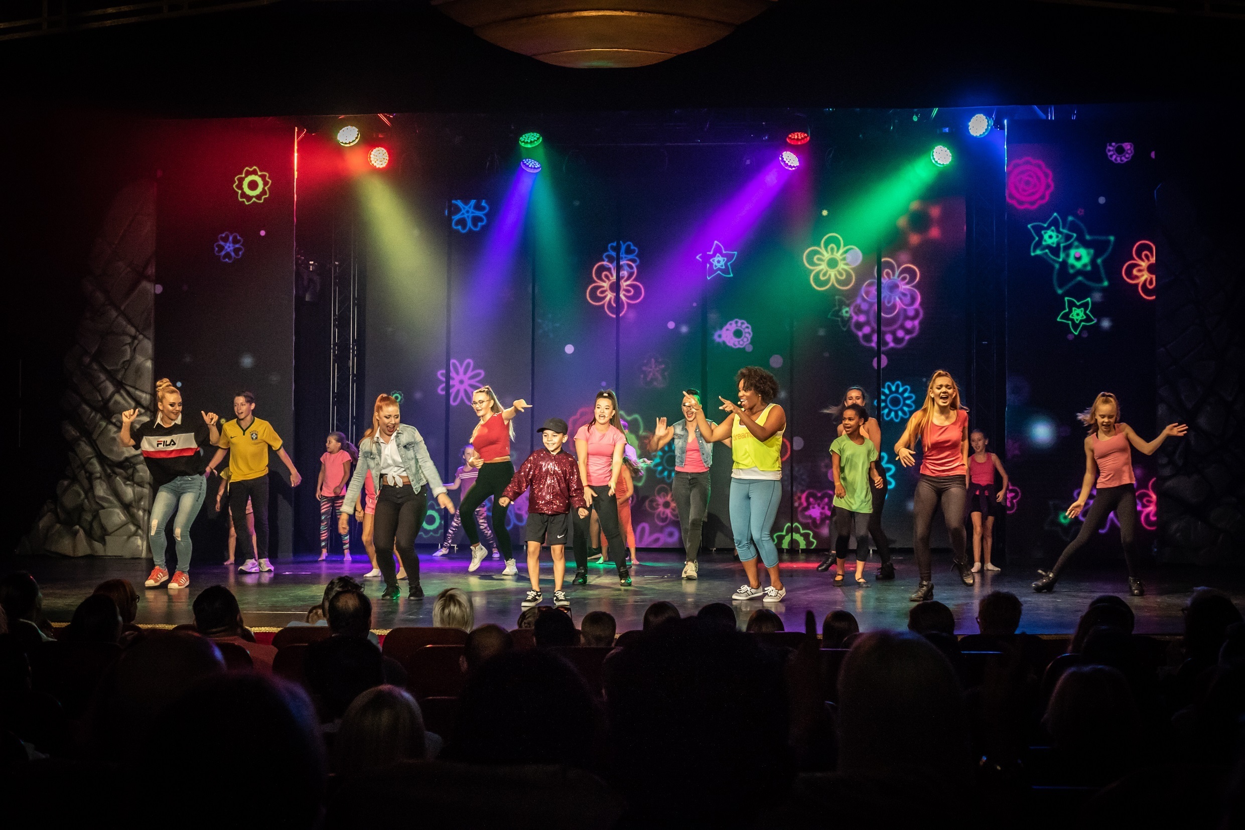 Broadway-Stars und Camp-Teilnehmer gemeinsam auf der großen Bühne