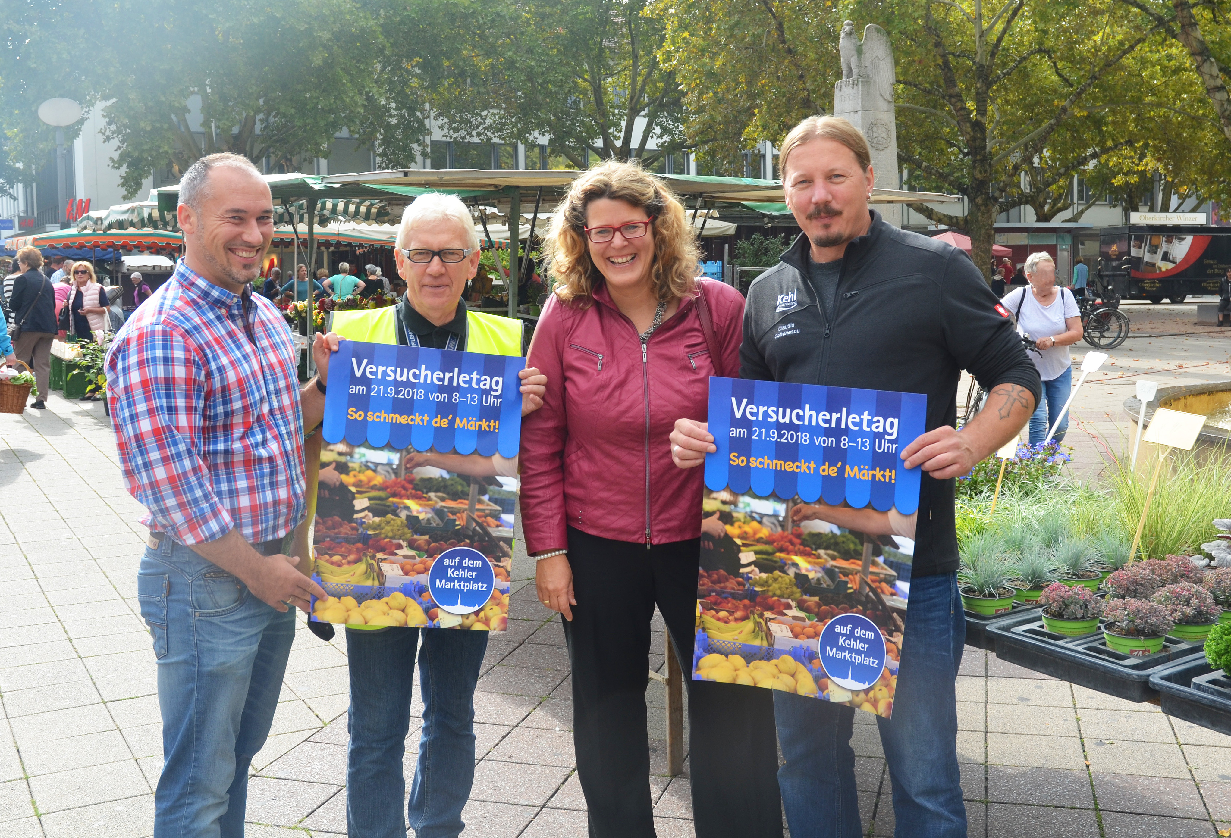 (von links) Volker Lorenz, Bereichsleiter Märkte, Marktmeister Klaus Scheuer, Fiona Härtel, Geschäftsführerin der Kehl Marketing und Marktmeister Claudiu Sofronescu laden auch dieses Jahr wieder zum Schlemmen auf dem Marktplatz ein.