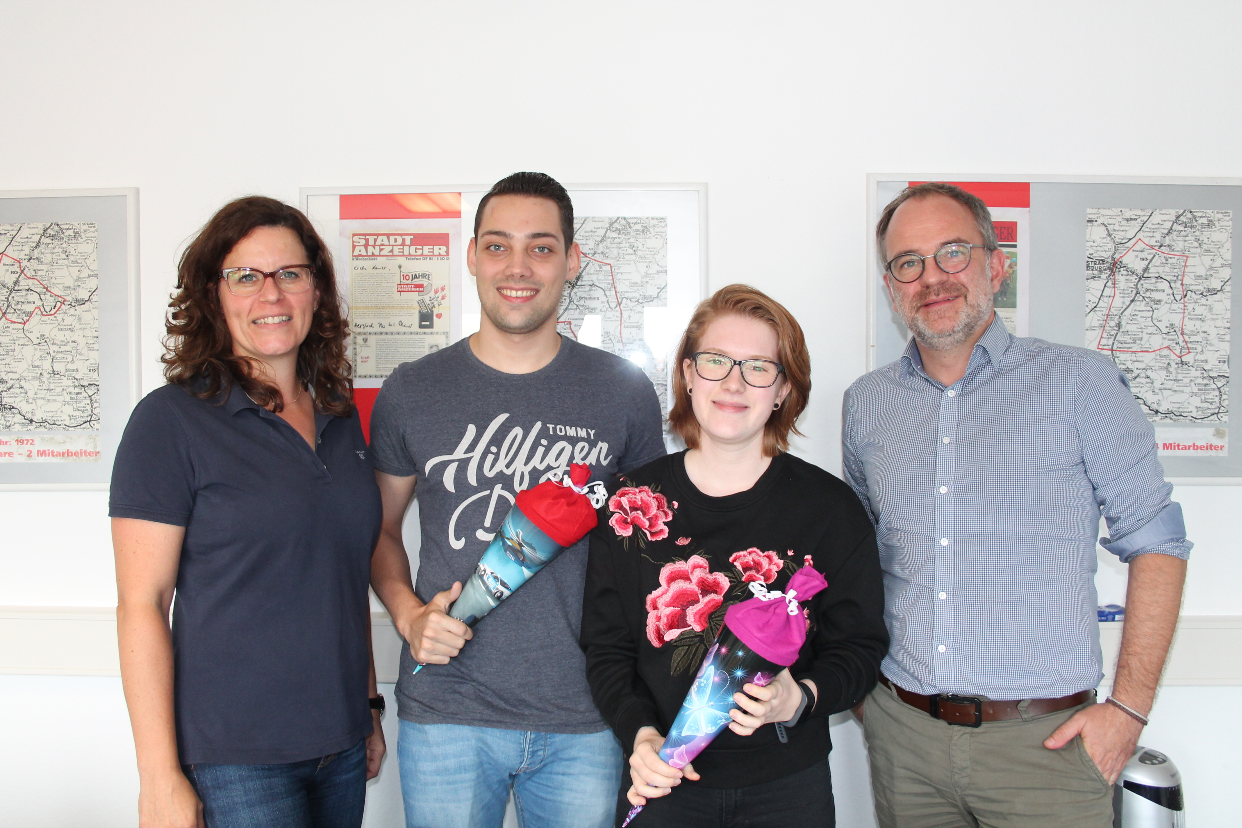 v.l.n.r. Verlegerin Isabel Obleser, Auszubildender Sören Marweg, Auszubildende Jana Schmücker, Verlagsgeschäftsführer Christian Kaufeisen