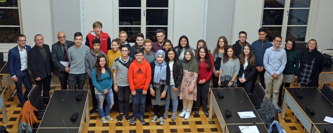 Der Jugendgemeinderat mit OB Toni Vetrano (3. v. l.)