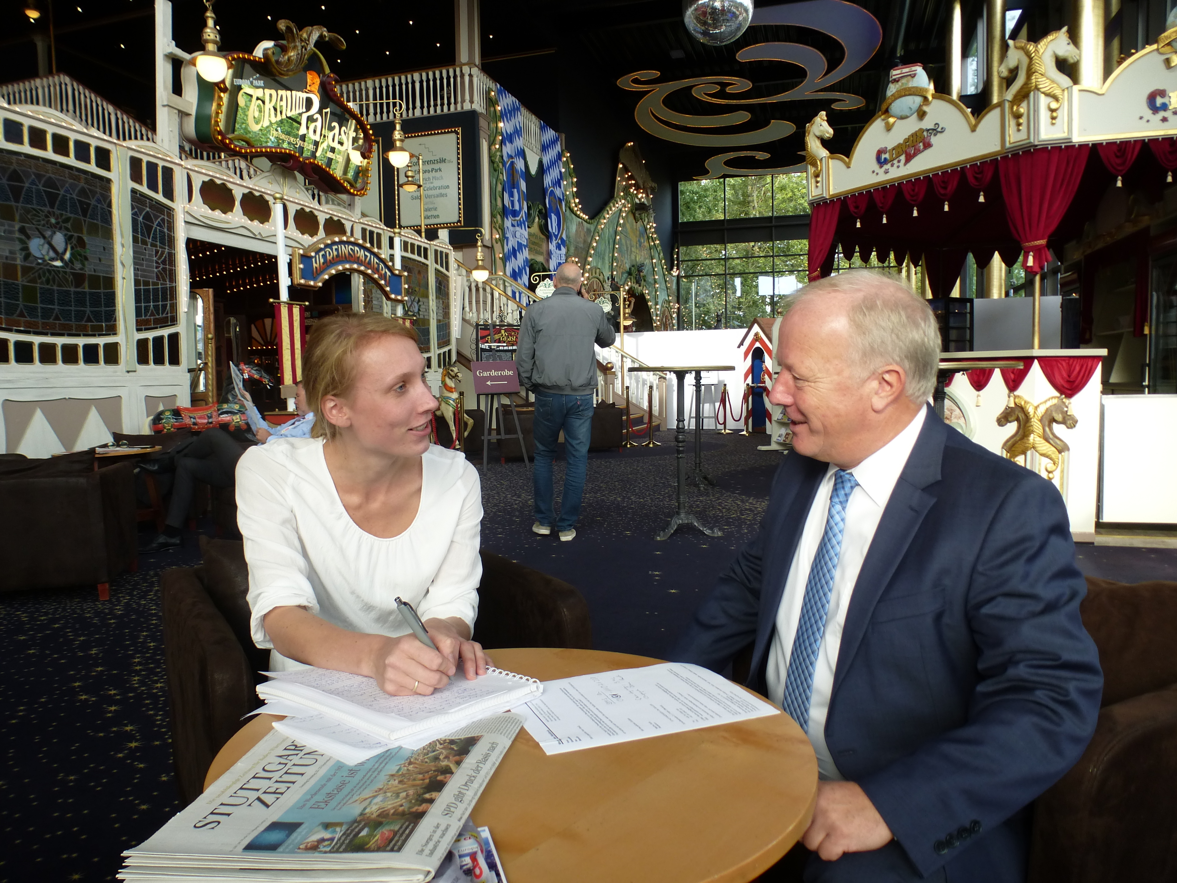 Marthe Roth von der Guller-Redaktion sprach mit CDU-Bundestagsabgeordenten Peter Weiß über das Baukindergeld beim CDU-Landesparteitag im Europa-Park Rust.Foto: CDU-Landesparteitag