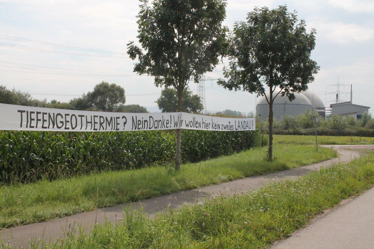 Seit mehreren Jahren hält der Protest von Bürgern gegen das geplante Tiefengeothermie-Projekt an.