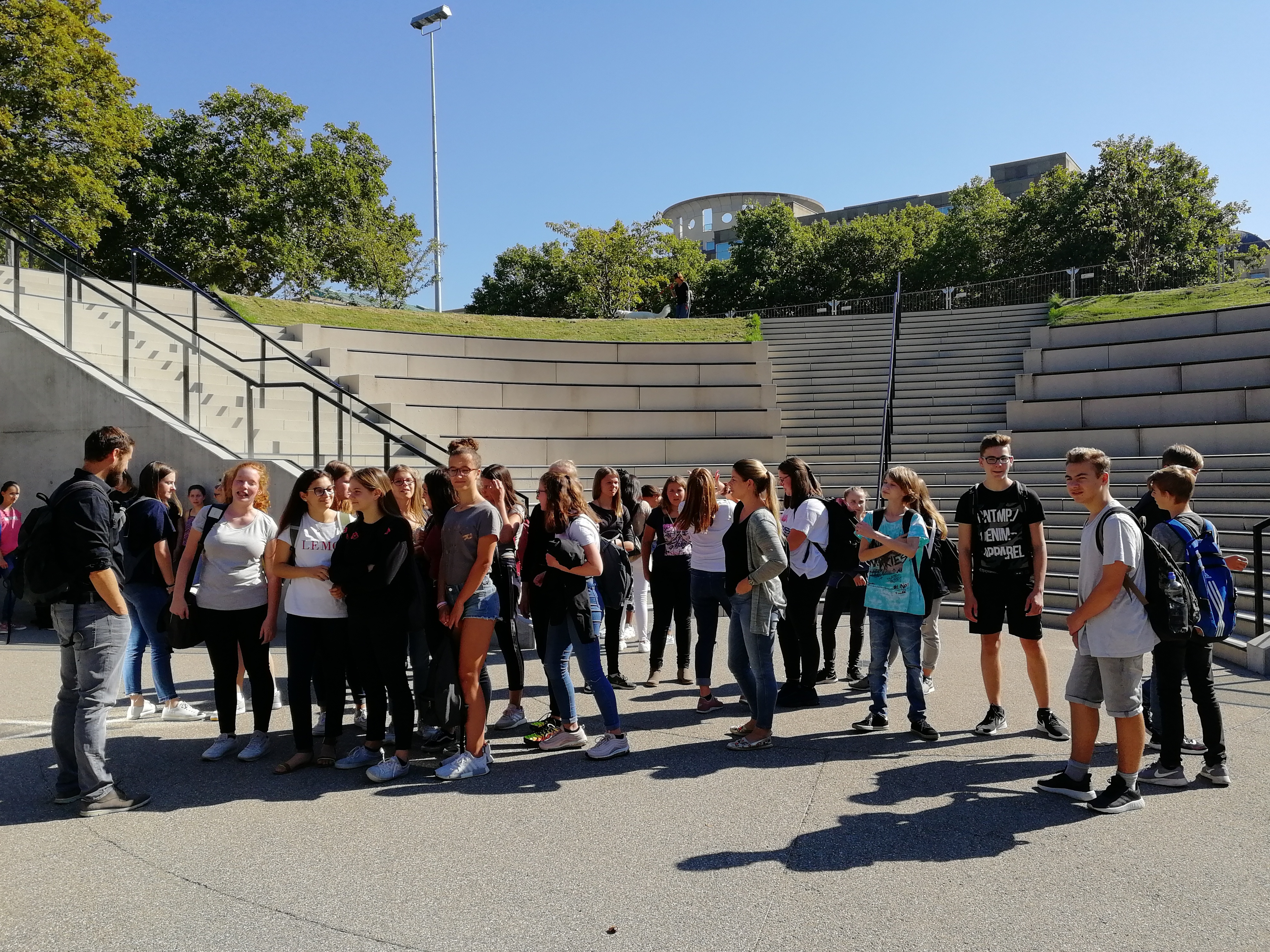 58 politikinteressierte Schüler machten sich auf Einladung der Stadt Ettenheim auf den Weg in den Stuttgarter Landtag.