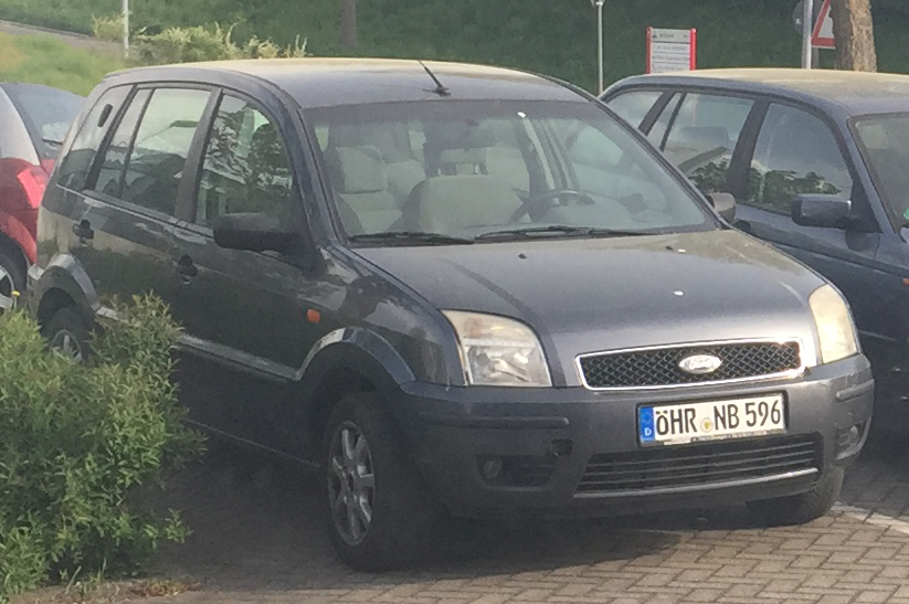 Alexander Lehmann dürfte mit einem grauen Ford Fusion mit dem Kennzeichen "ÖHR-NB 596" unterwegs sein.