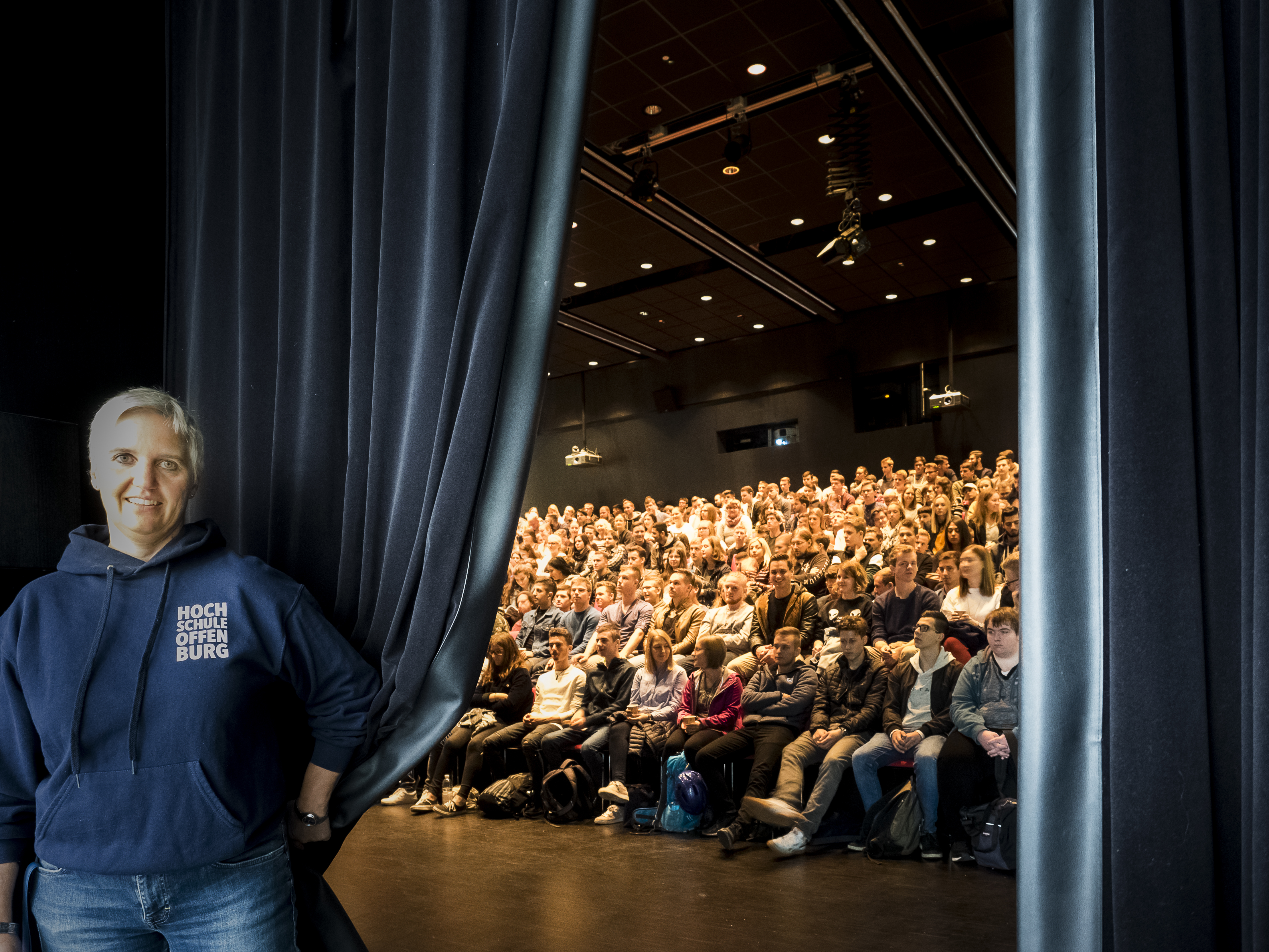 Vorhang auf und Bühne frei: Erstsemesterbegrüßung im Mediensaal der Hochschule. Über 1.000 neue Studierende beginnen zum Wintersemester 2018/19 ihr Bachelor- oder Masterstudium an der Hochschule Offenburg.