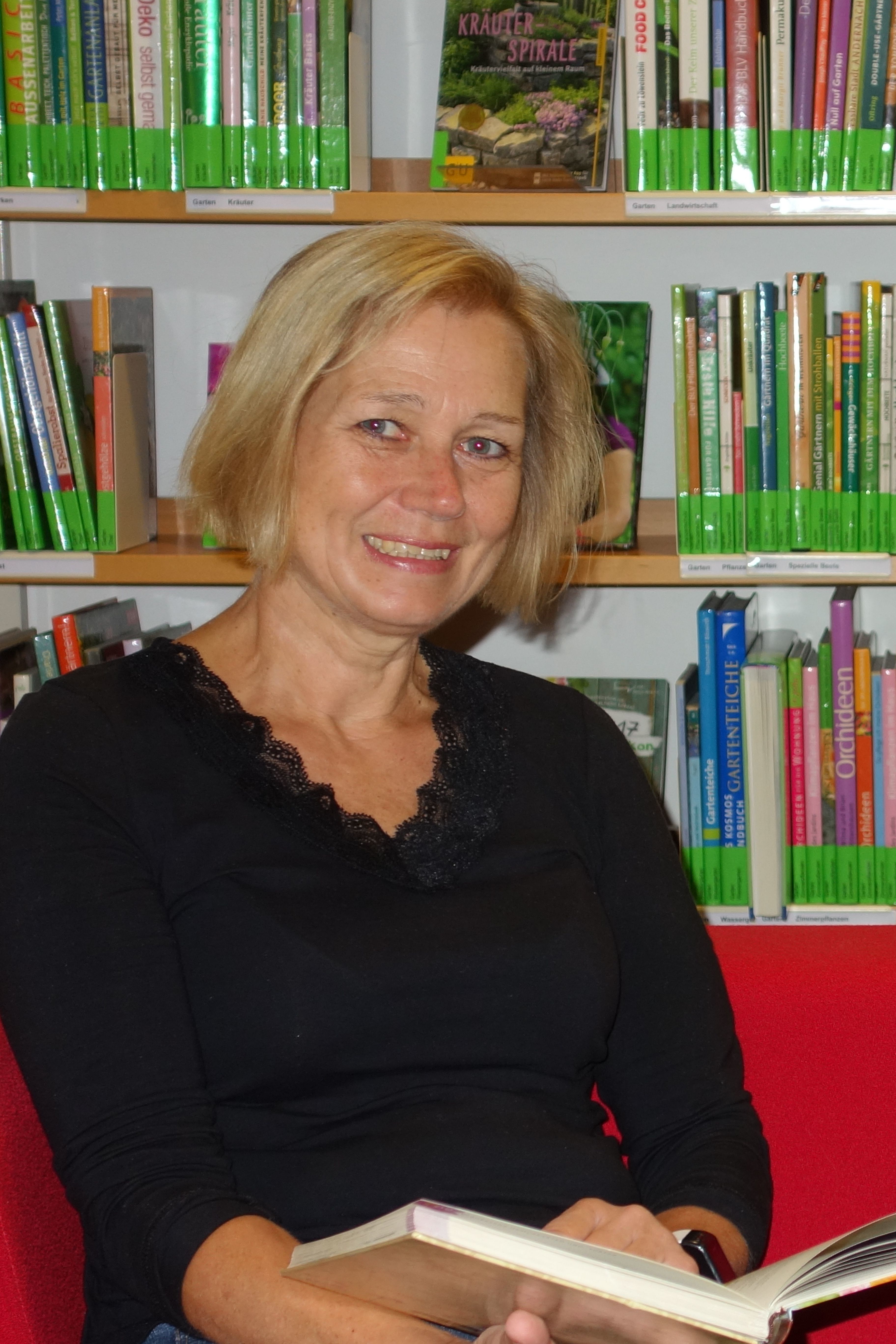 Mediatheksleiterin Birgit König ist schon auf das Ergebnis der Abstimmung gespannt.