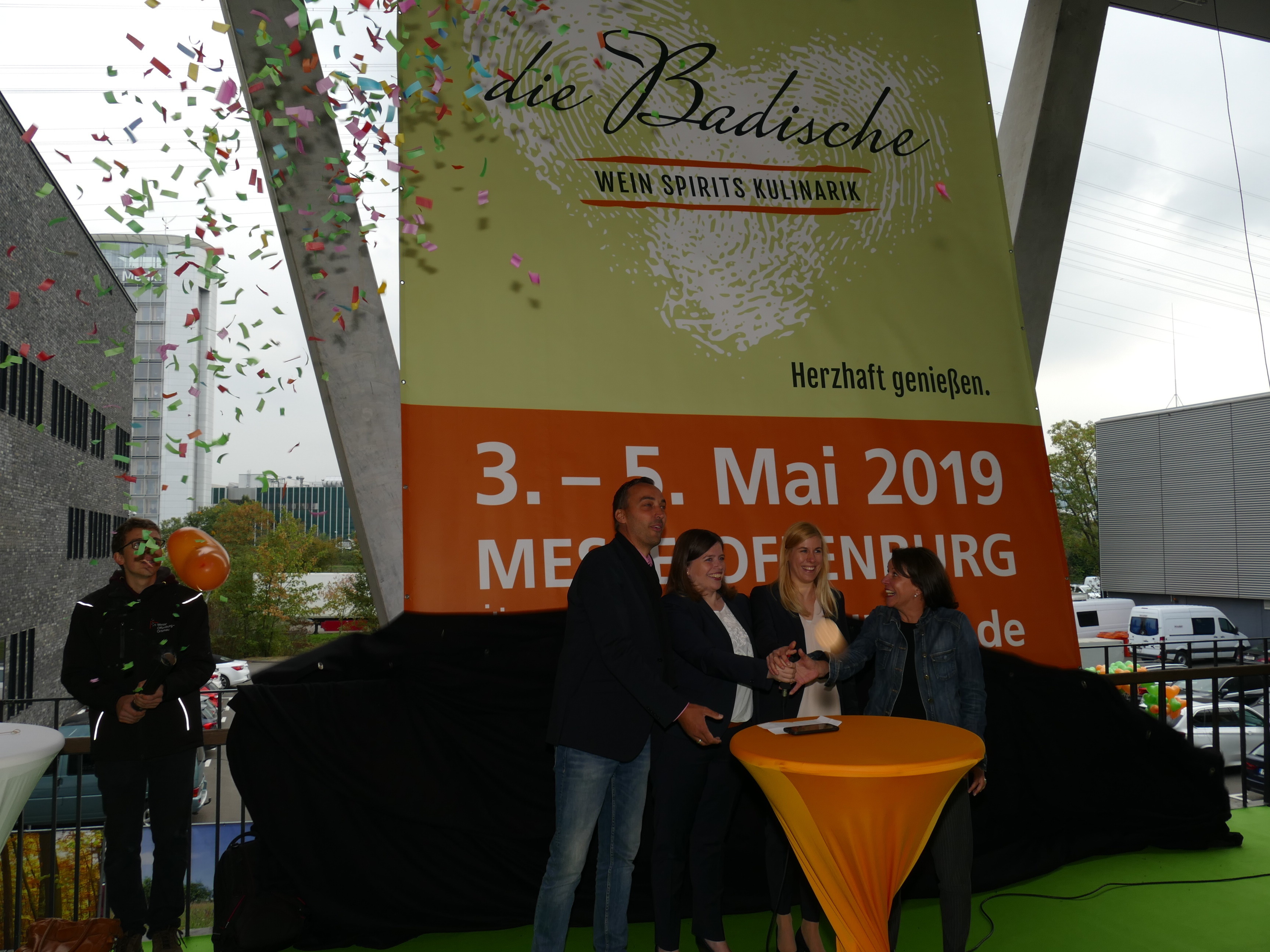 "Die Badische", so heißt ab dem 3. Mai die Badische Weinmesse in Offenburg. Alexander Fritz, Sandra Kircher, Sarah Sutter und Tanja Hartmann (v. l.) enthüllten im Rahmen der Oberrheinmesse das neue Erscheinungsbild, das für Tradition und Wertigkeit steht.